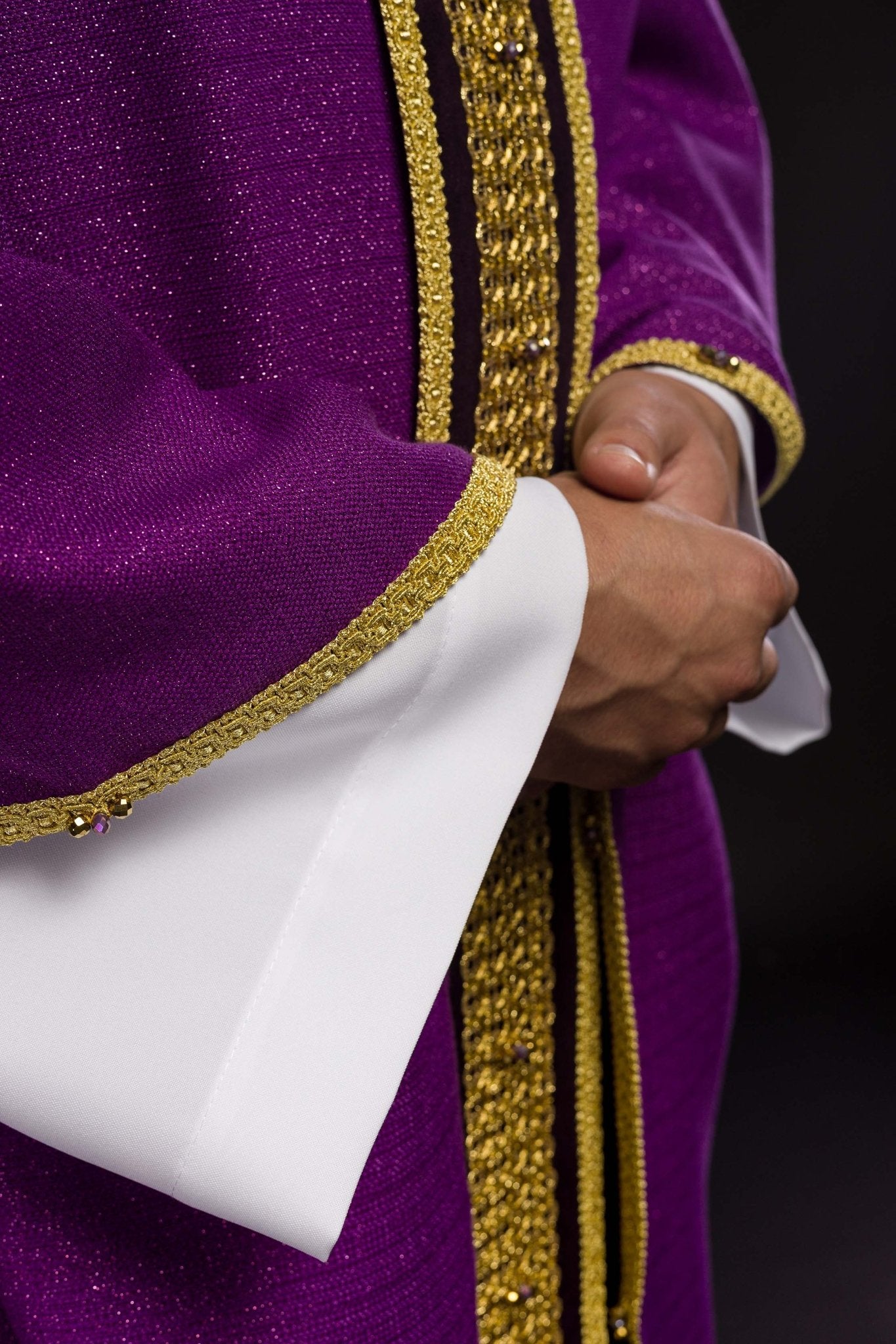 Casulla hecha a mano con piedras naturales Handmade 7001 HM/7001/03/71/PA03 - CASULLAS.ES