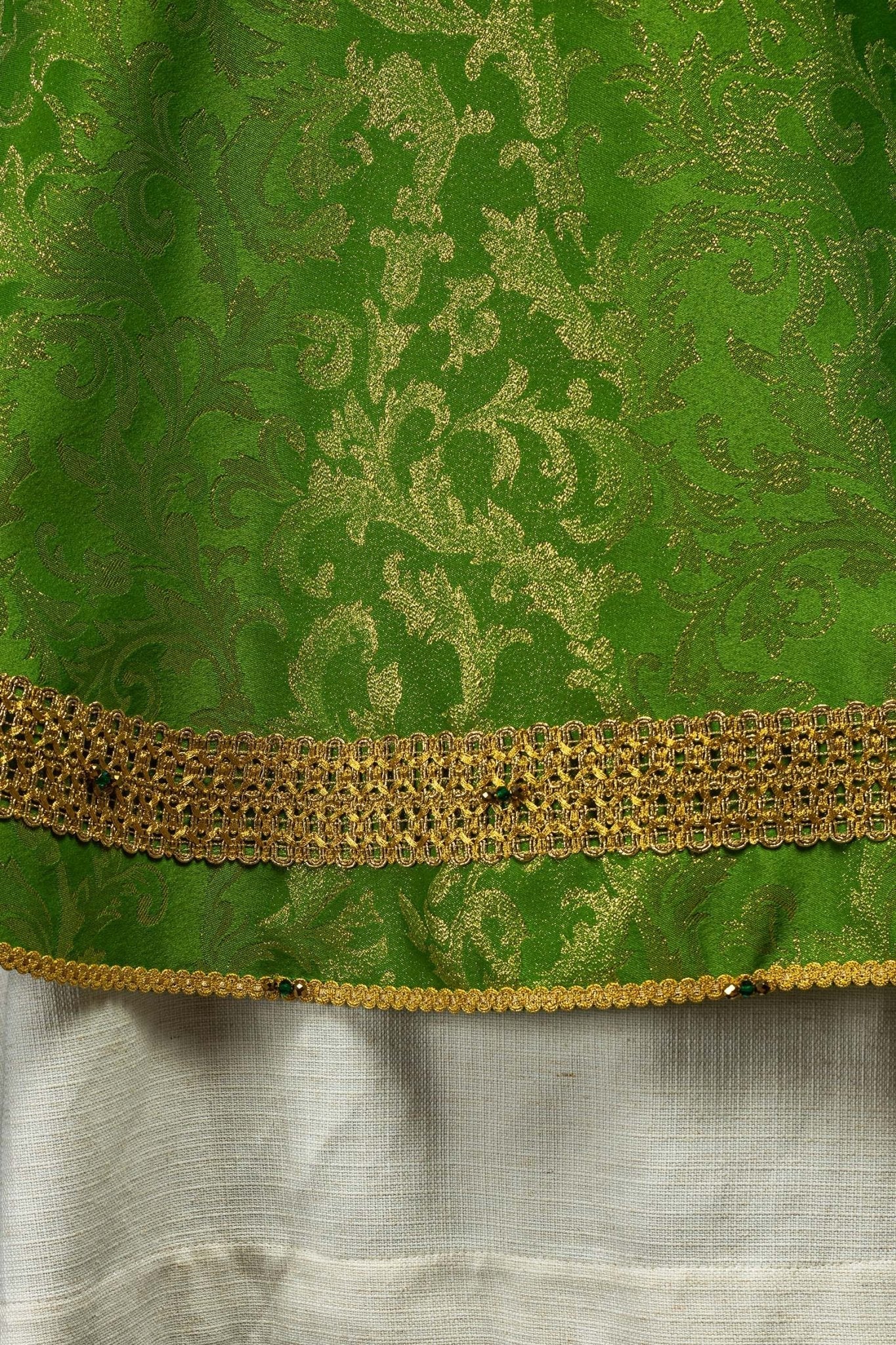 Casulla hecha a mano con piedras naturales Handmade 7010 Verde HM/7010/01/90 - CASULLAS.ES