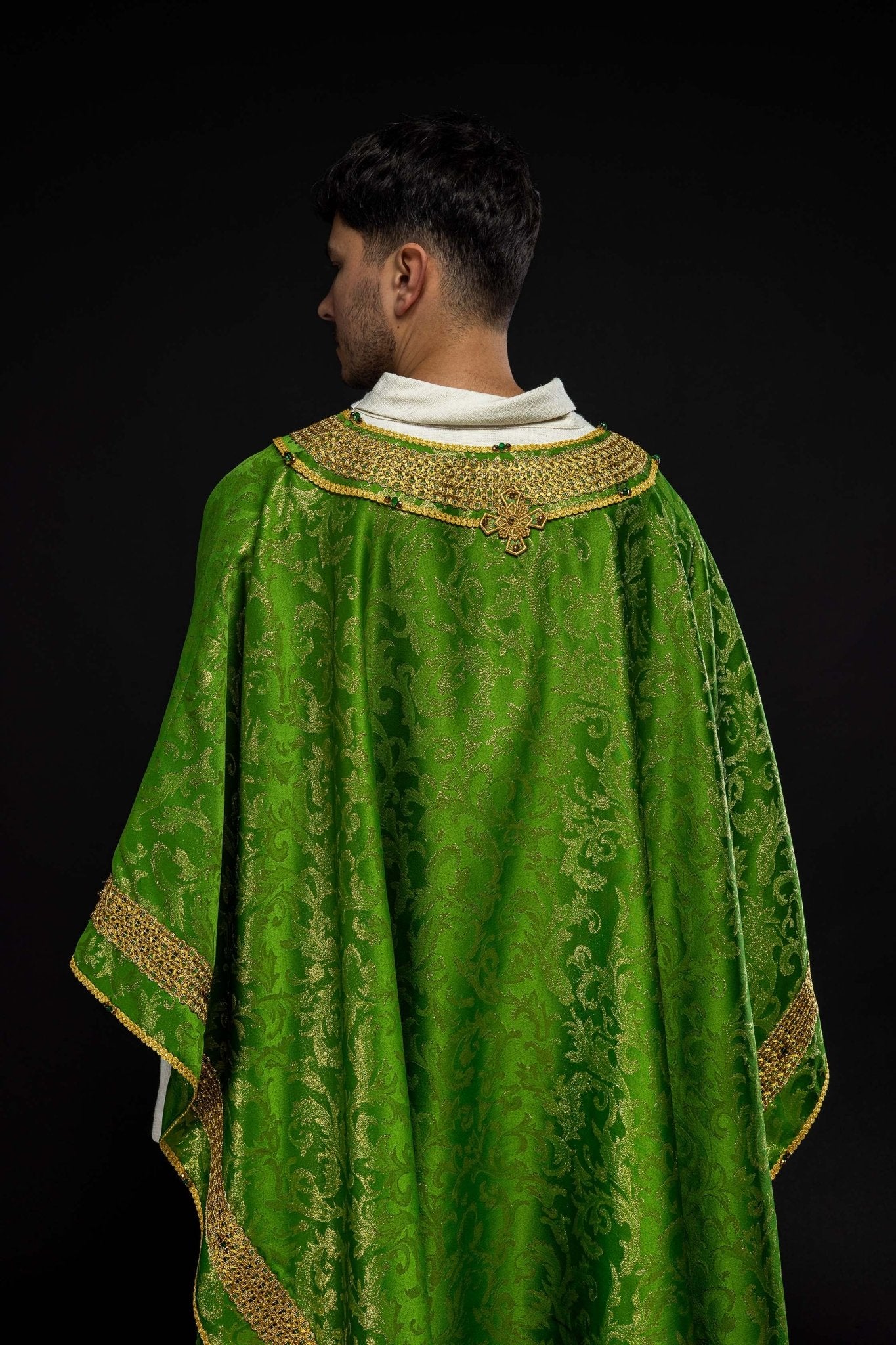 Casulla hecha a mano con piedras naturales Handmade 7010 Verde HM/7010/01/90 - CASULLAS.ES