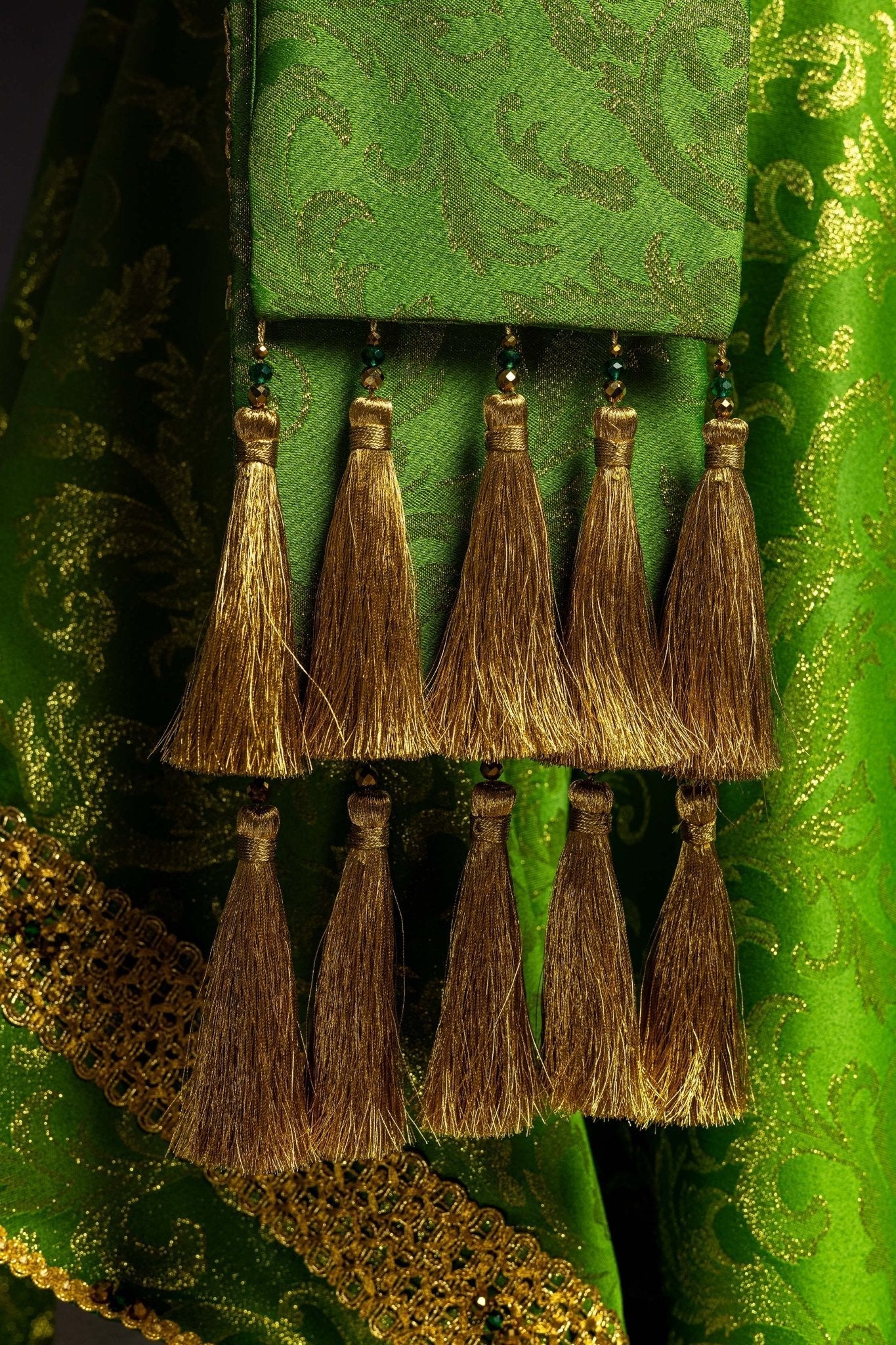 Casulla hecha a mano con piedras naturales Handmade 7010 Verde HM/7010/01/90 - CASULLAS.ES
