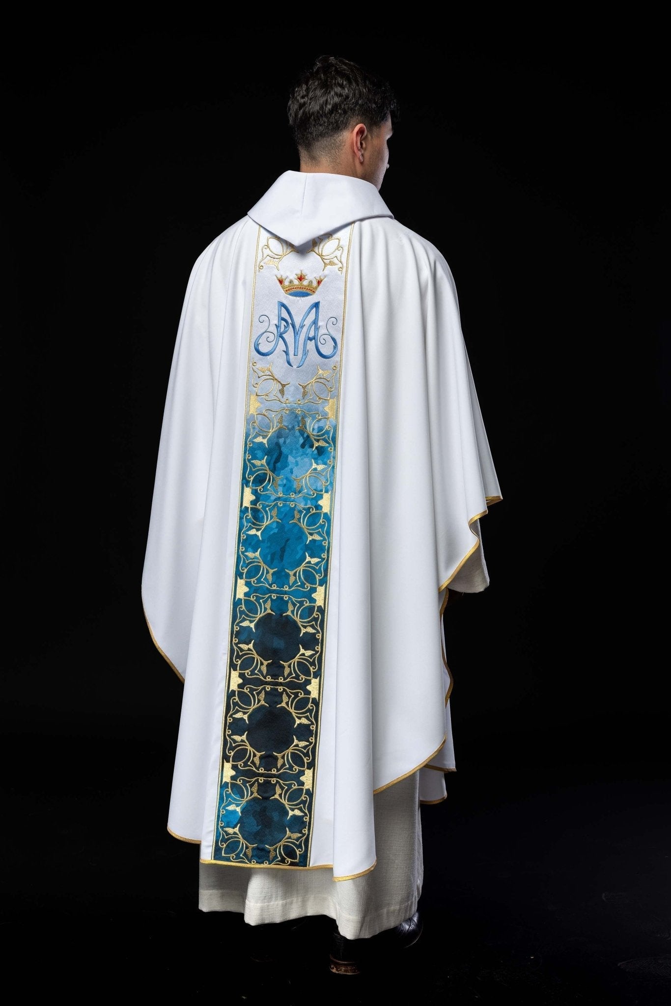 Casulla litúrgica Mariana galón bordado y sublimado en color blanco HA7015 - 04 BIAŁY - CASULLAS.ES