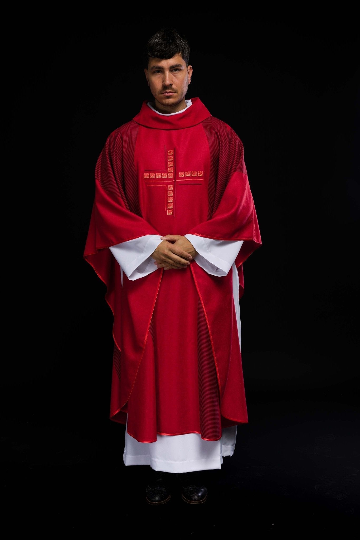 Casulla litúrgica rojo con cruz HA7036 - 02 CZERWONY - CASULLAS.ES