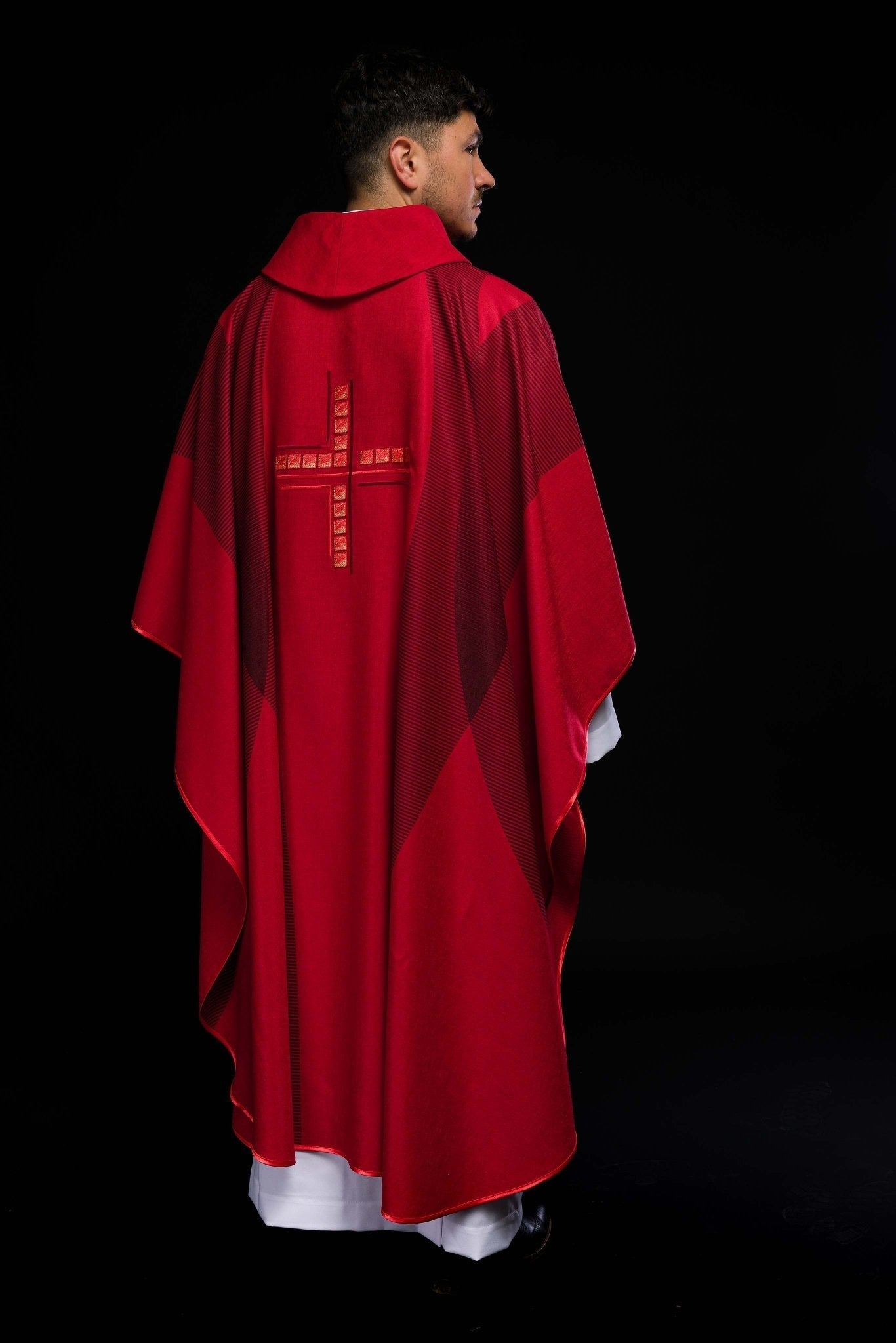 Casulla litúrgica rojo con cruz HA7036 - 02 CZERWONY - CASULLAS.ES