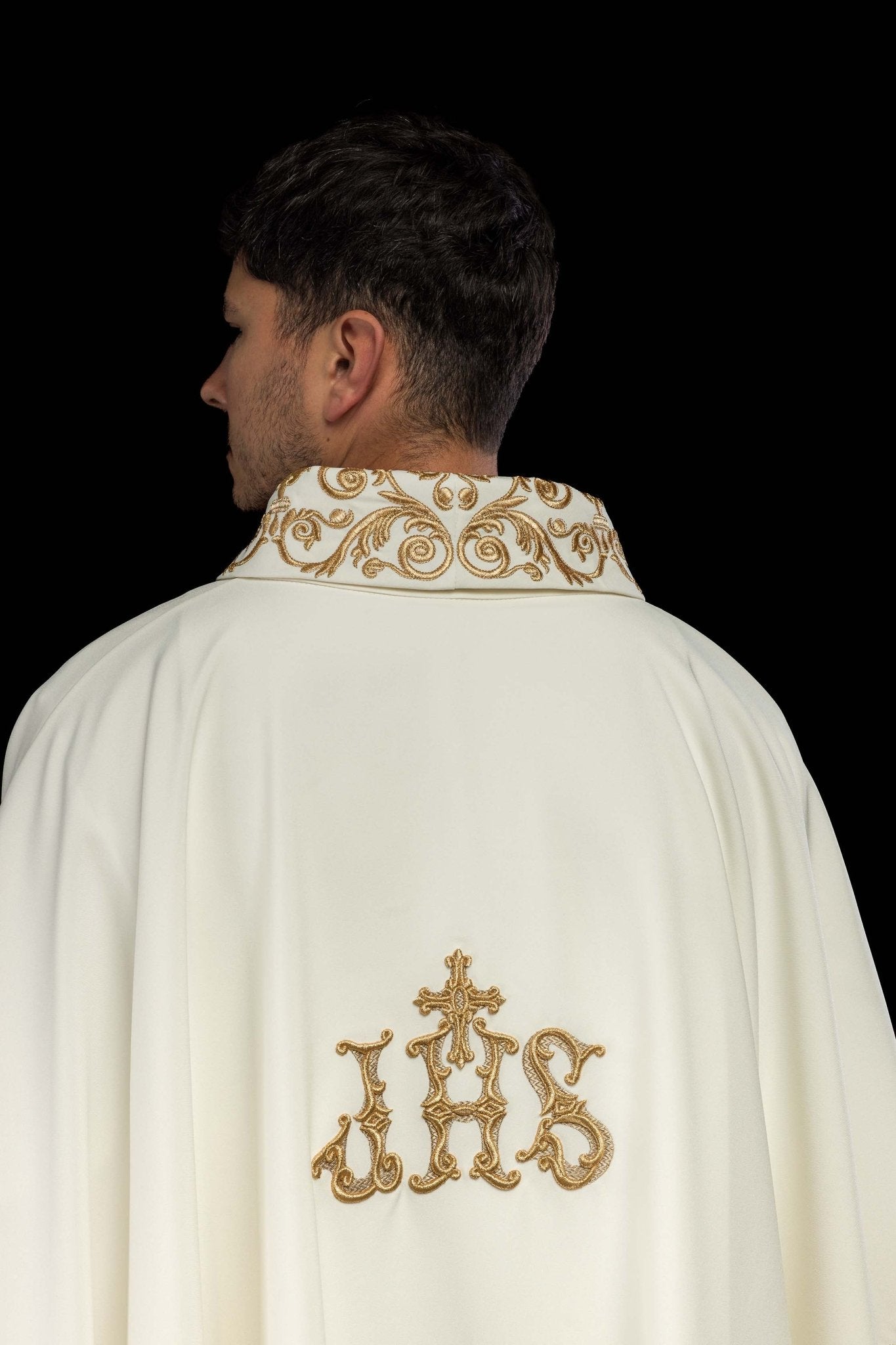 Casulla marfil con bordado Floral e IHS KOR/157/05/01 ECRU - CASULLAS.ES