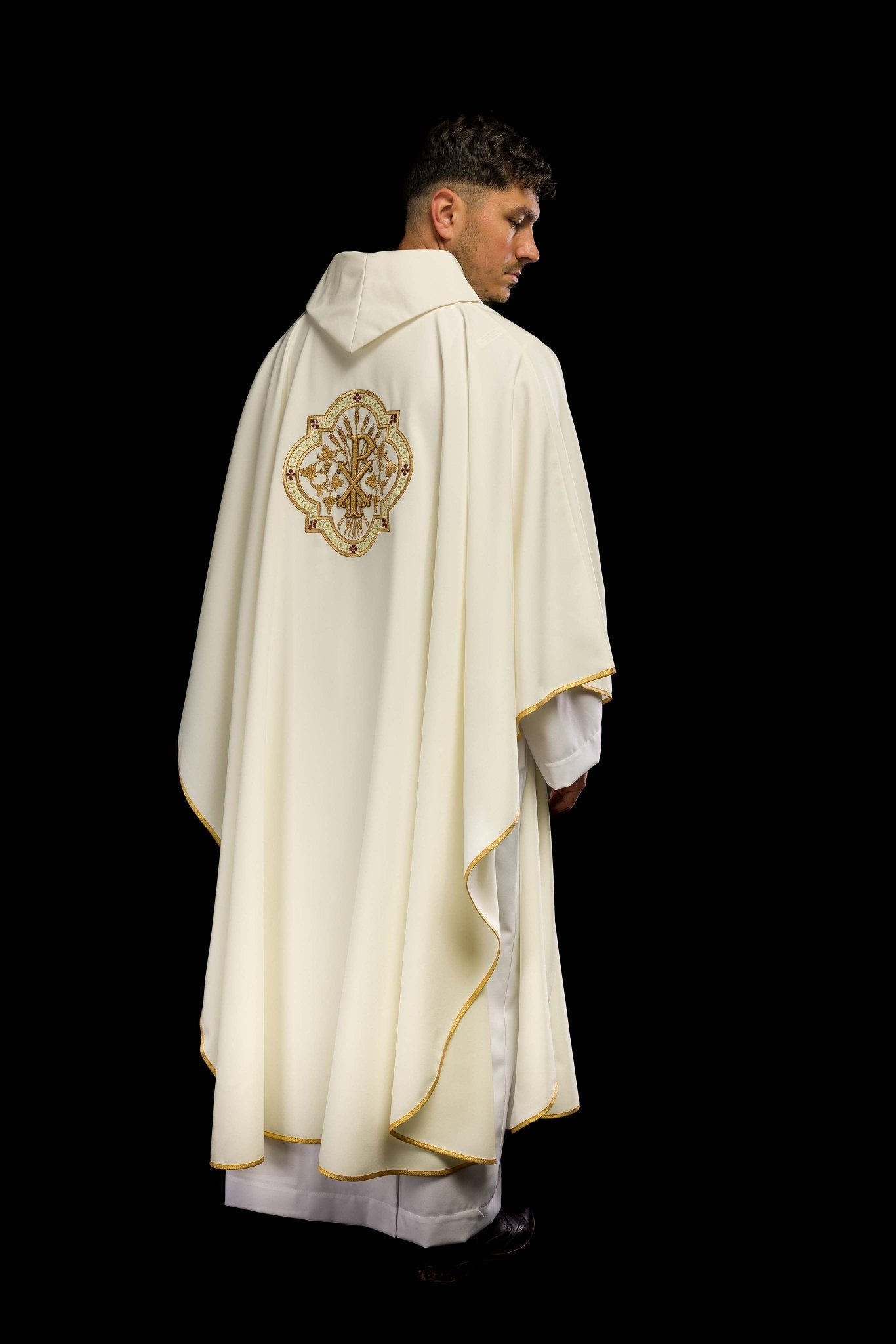 Casulla marfil con bordados IHS y PAX KOR/119/05/01 ECRU - CASULLAS.ES