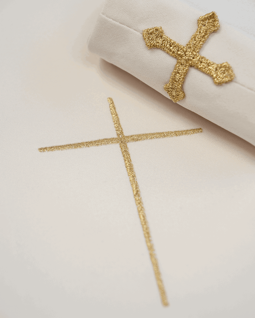 Casulla marfil con galón ricamente bordado y decorado con 500 piedras LE/7004/05 - CASULLAS.ES