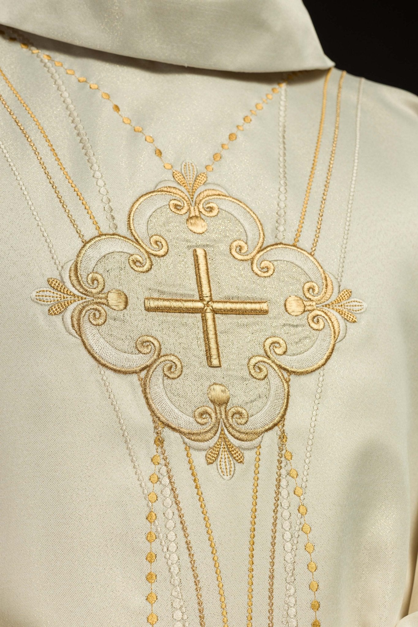 Casulla marfil inspirada en el rosario LE/7016/05 - CASULLAS.ES