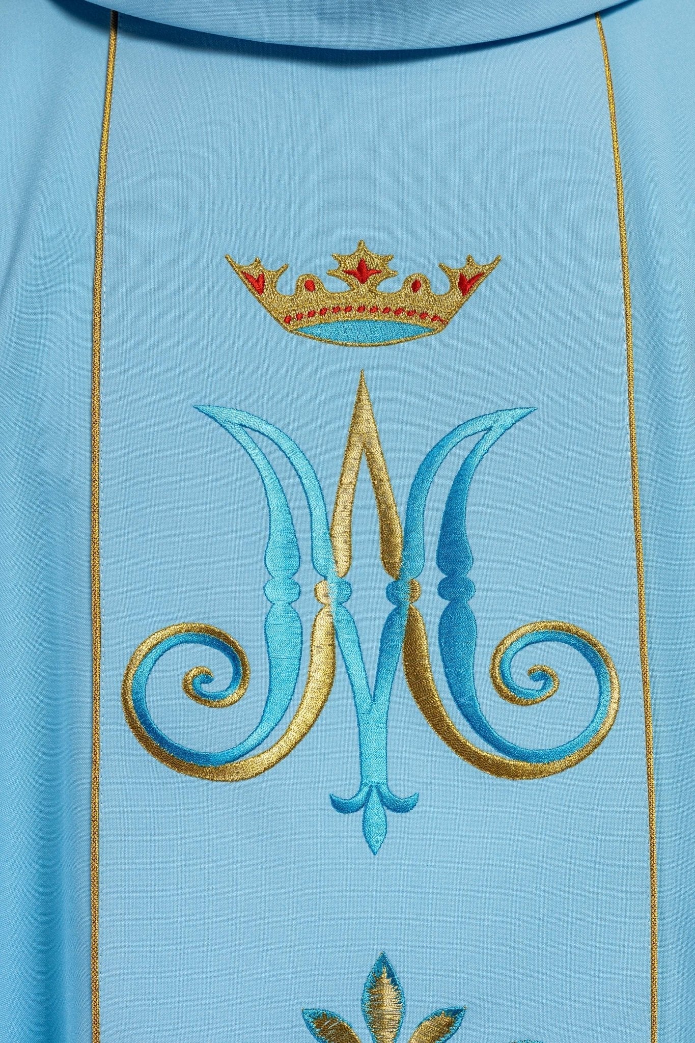 Casulla Mariana azul Con ornamentos bordados y Corona KOR/061/06/01 NIEBIESKI - CASULLAS.ES