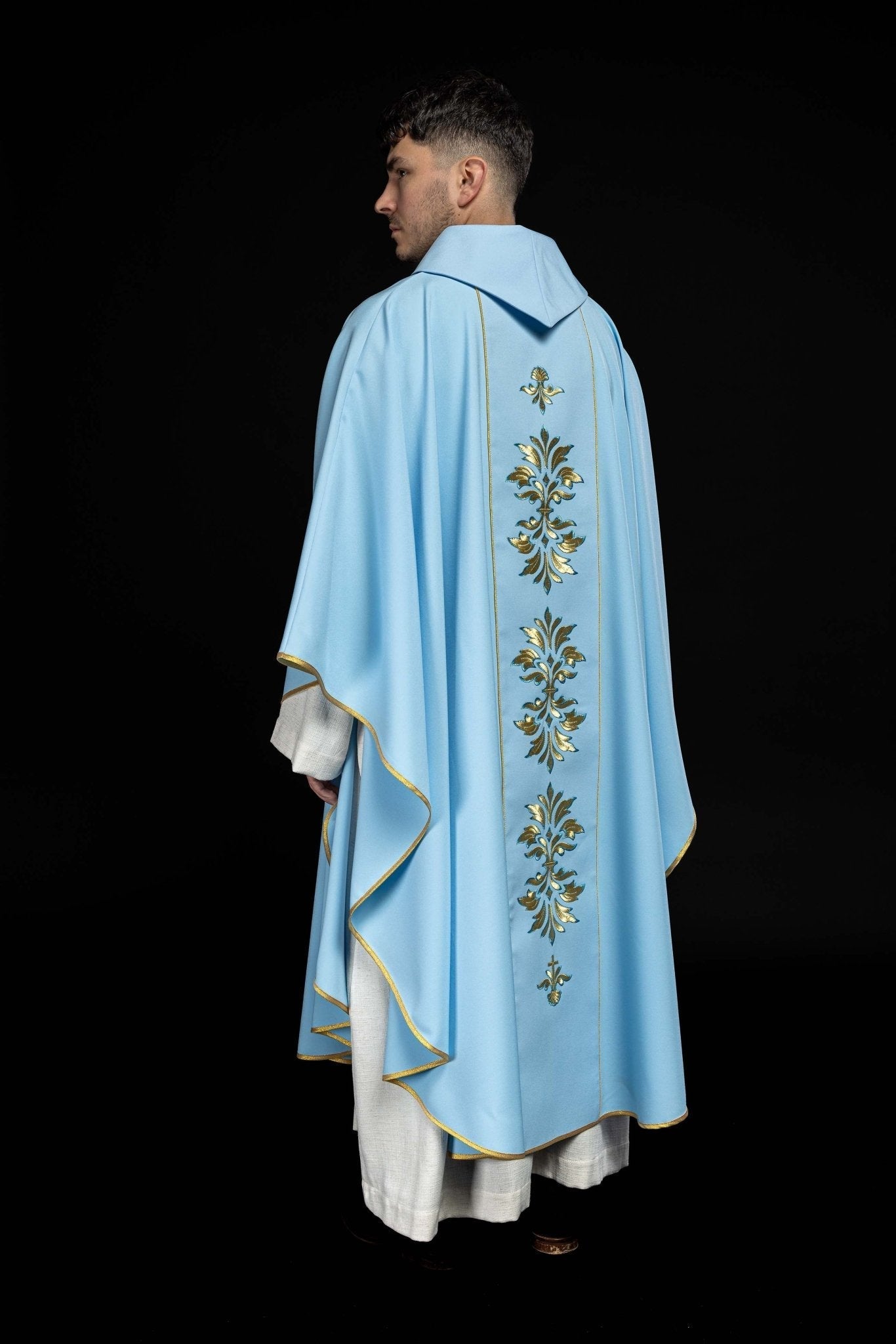 Casulla Mariana azul Con ornamentos bordados y Corona KOR/061/06/01 NIEBIESKI - CASULLAS.ES