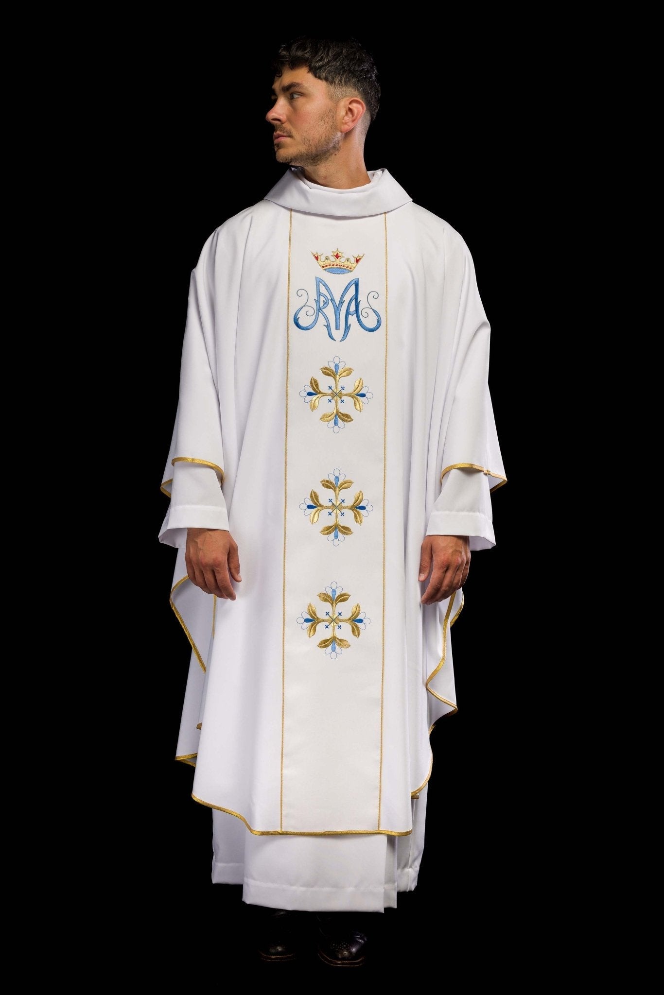 Casulla Mariana blanca con bordado KOR/128/04/01 BIAŁY - CASULLAS.ES