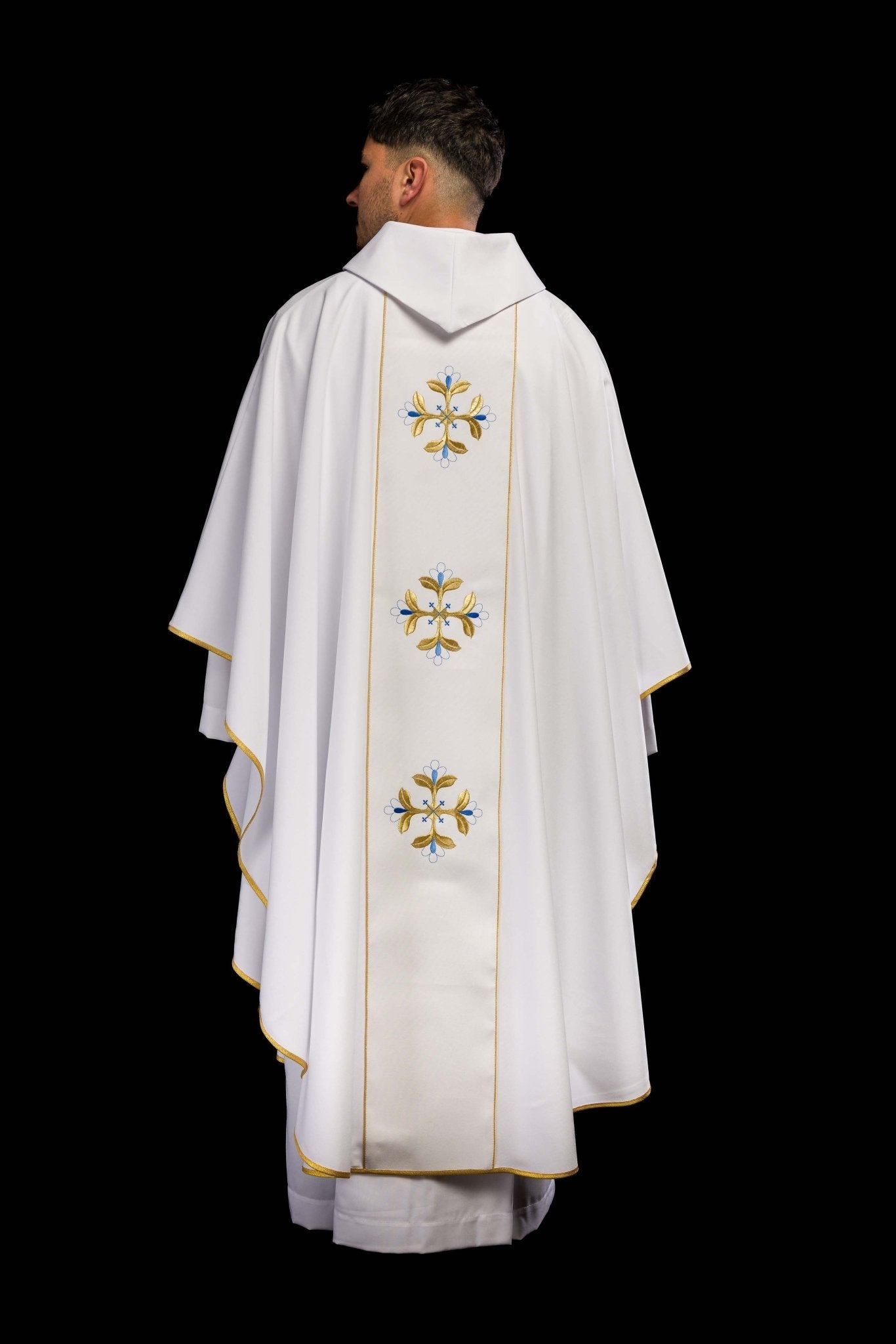 Casulla Mariana blanca con bordado KOR/128/04/01 BIAŁY - CASULLAS.ES