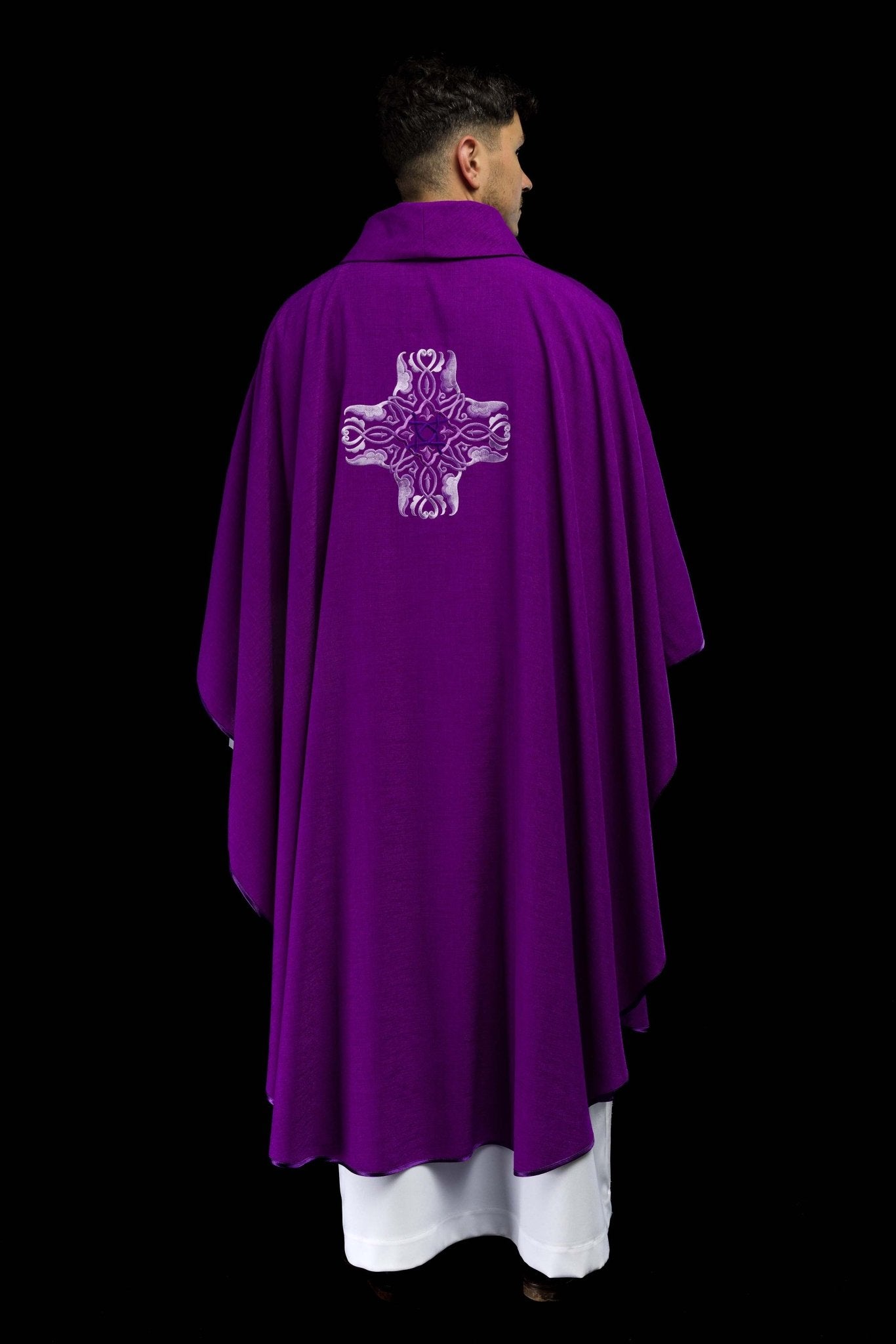 Casulla morada con Cruz bordado HA7035-03 FIOLET - CASULLAS.ES