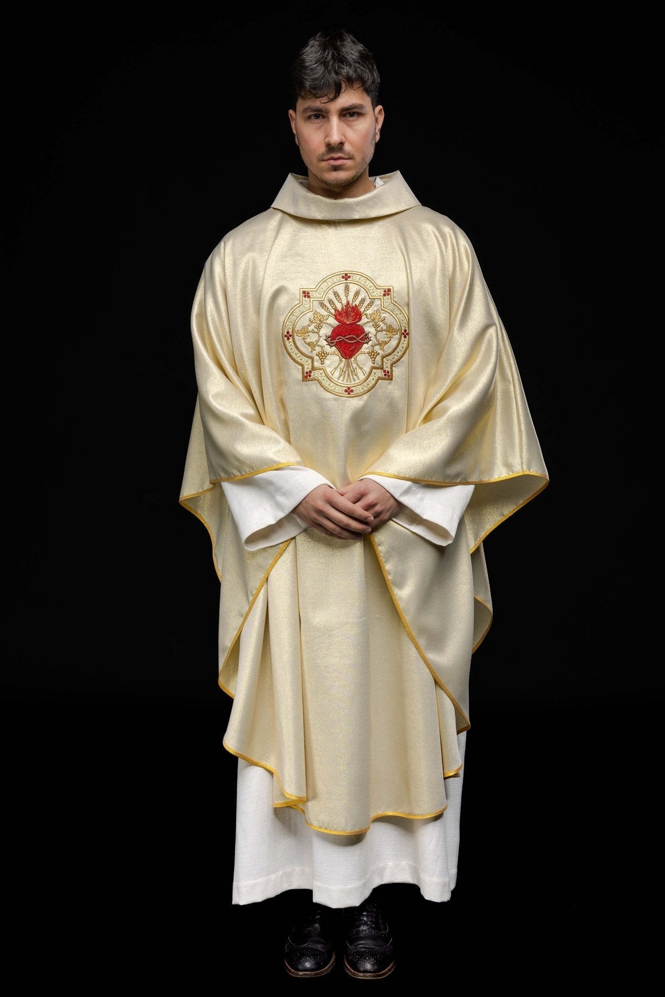 Casulla oro con bordado Corazón de Jesús y Cáliz KOR/118/10/37 ZŁOTO - CASULLAS.ES