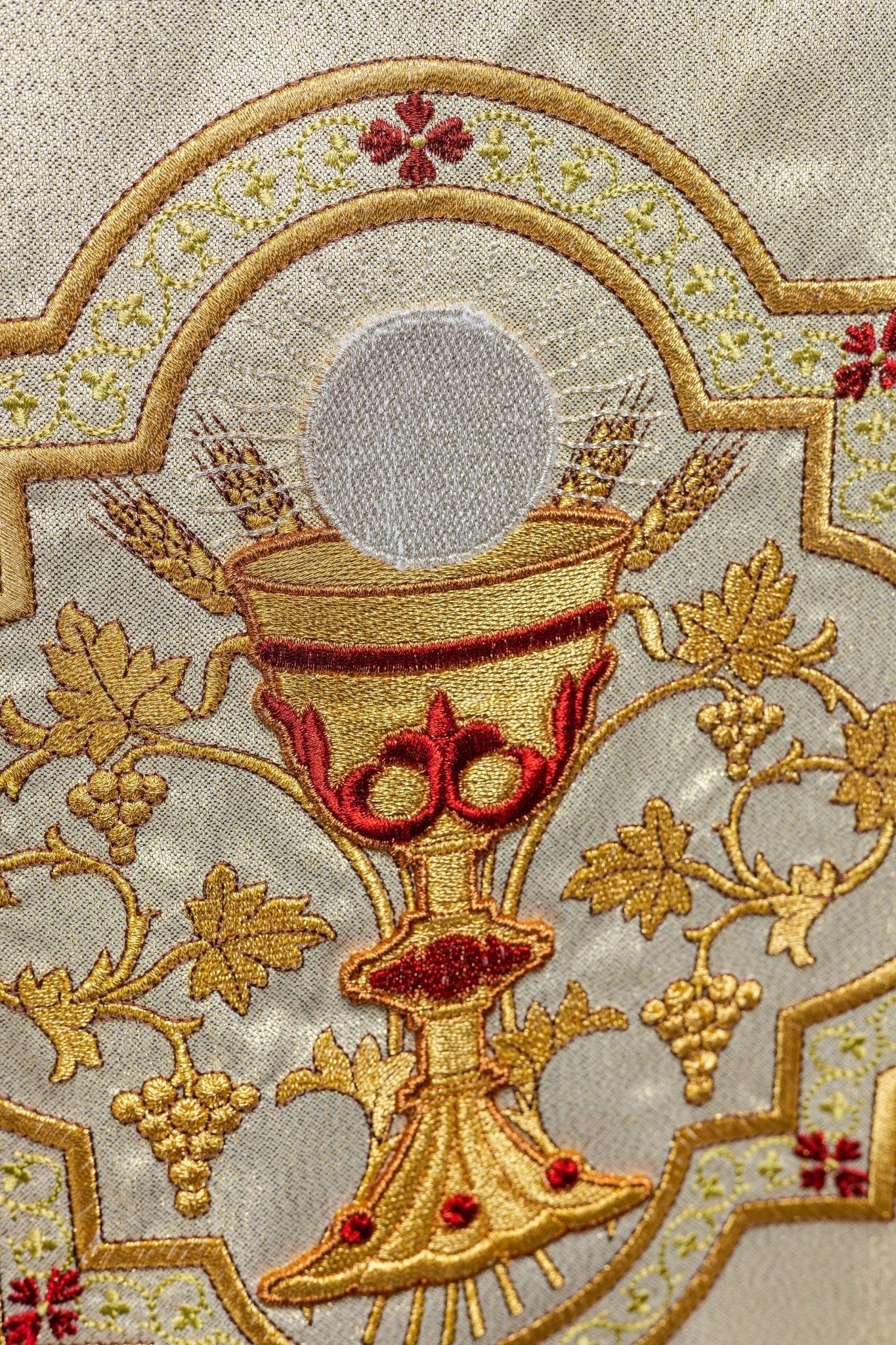 Casulla oro con bordado Corazón de Jesús y Cáliz KOR/118/10/37 ZŁOTO - CASULLAS.ES