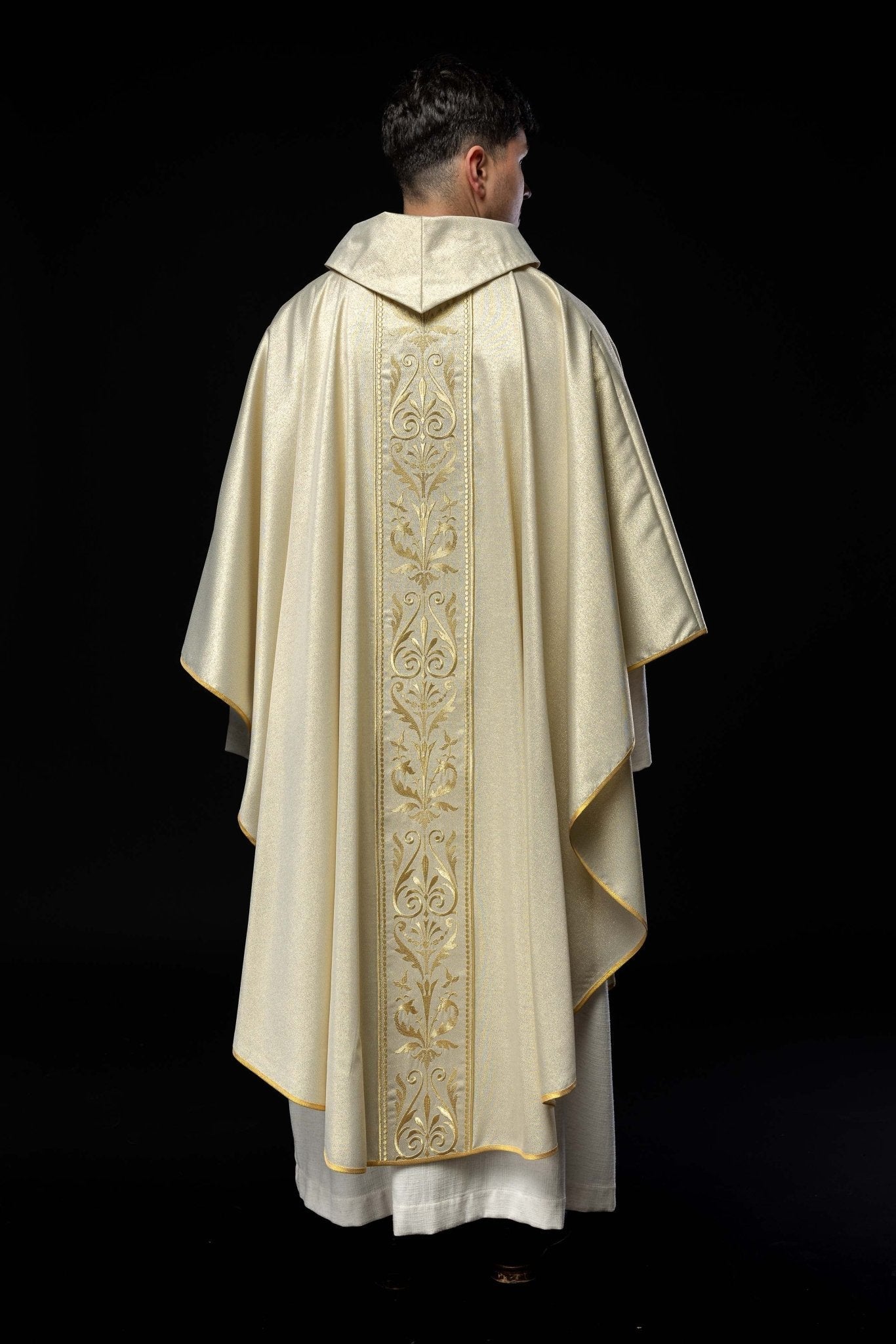 Casulla oro con motivo bordado dorado KOR/008/10/37 ZŁOTO - CASULLAS.ES