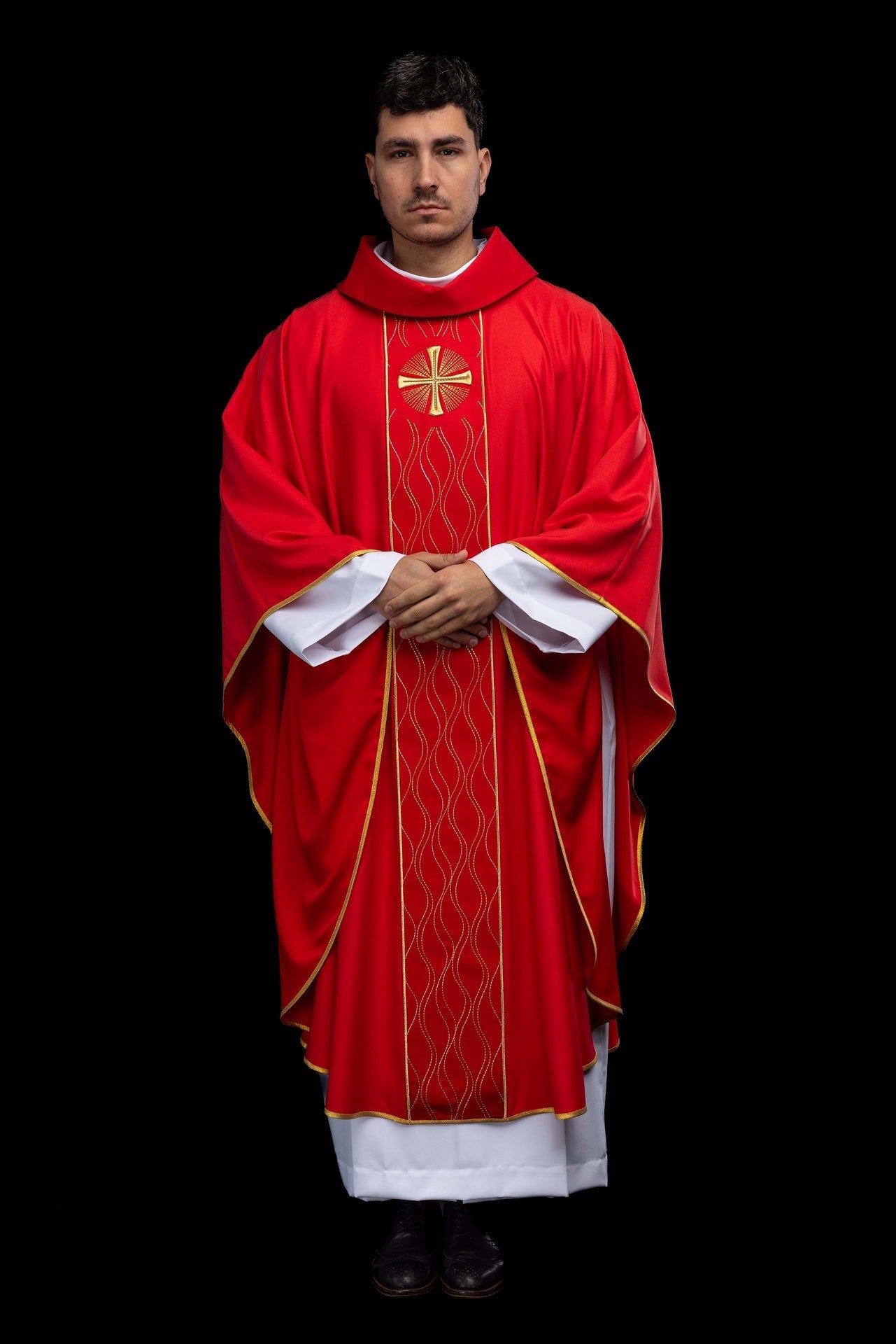 Casulla roja bordada con cruz KOR/277/02/53 - CASULLAS.ES