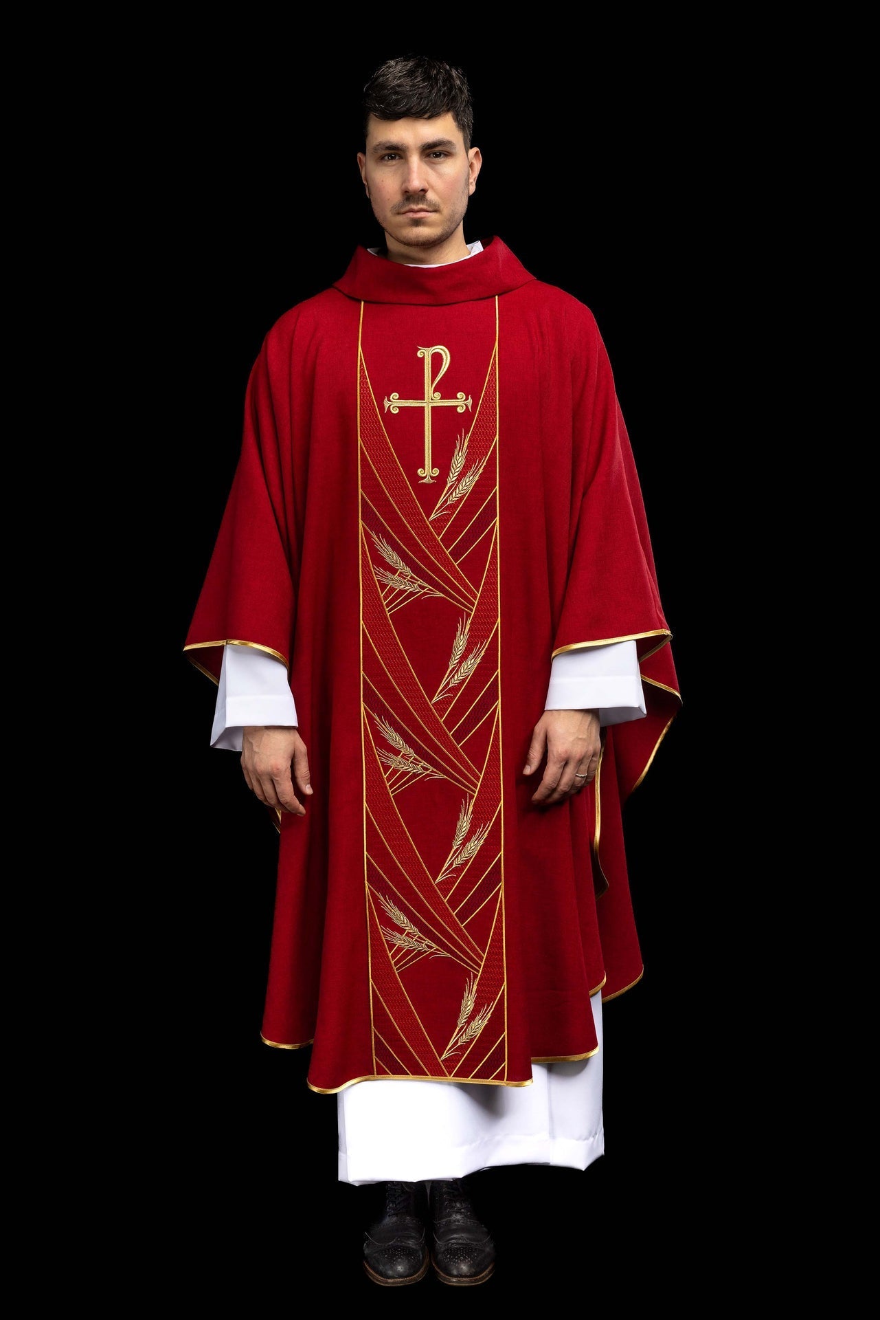 Casulla roja con banda bordada Pax LE/7050/02 - CASULLAS.ES