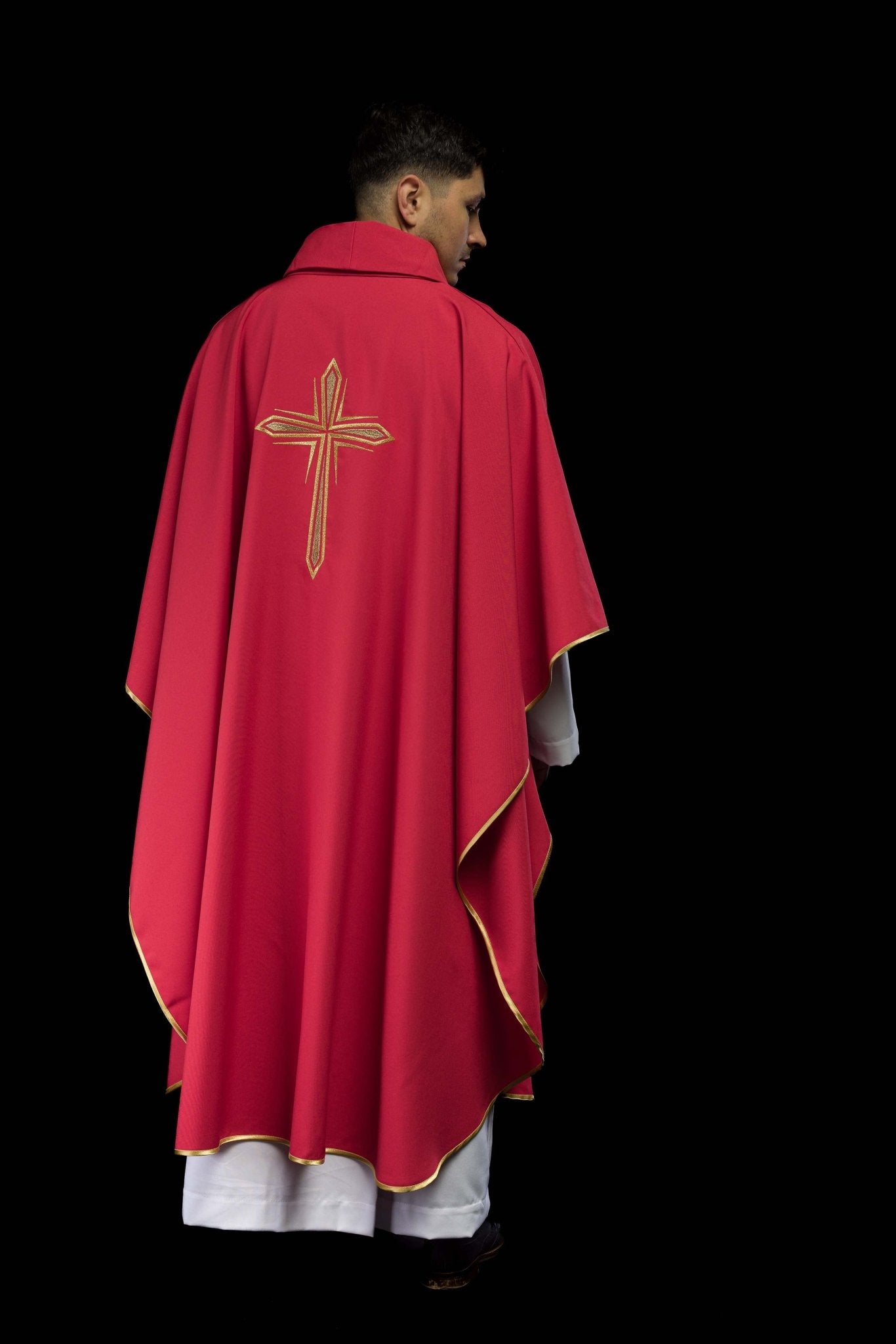 Casulla roja con bordado Cruz KOR/037/02/12 CZERWONY - CASULLAS.ES