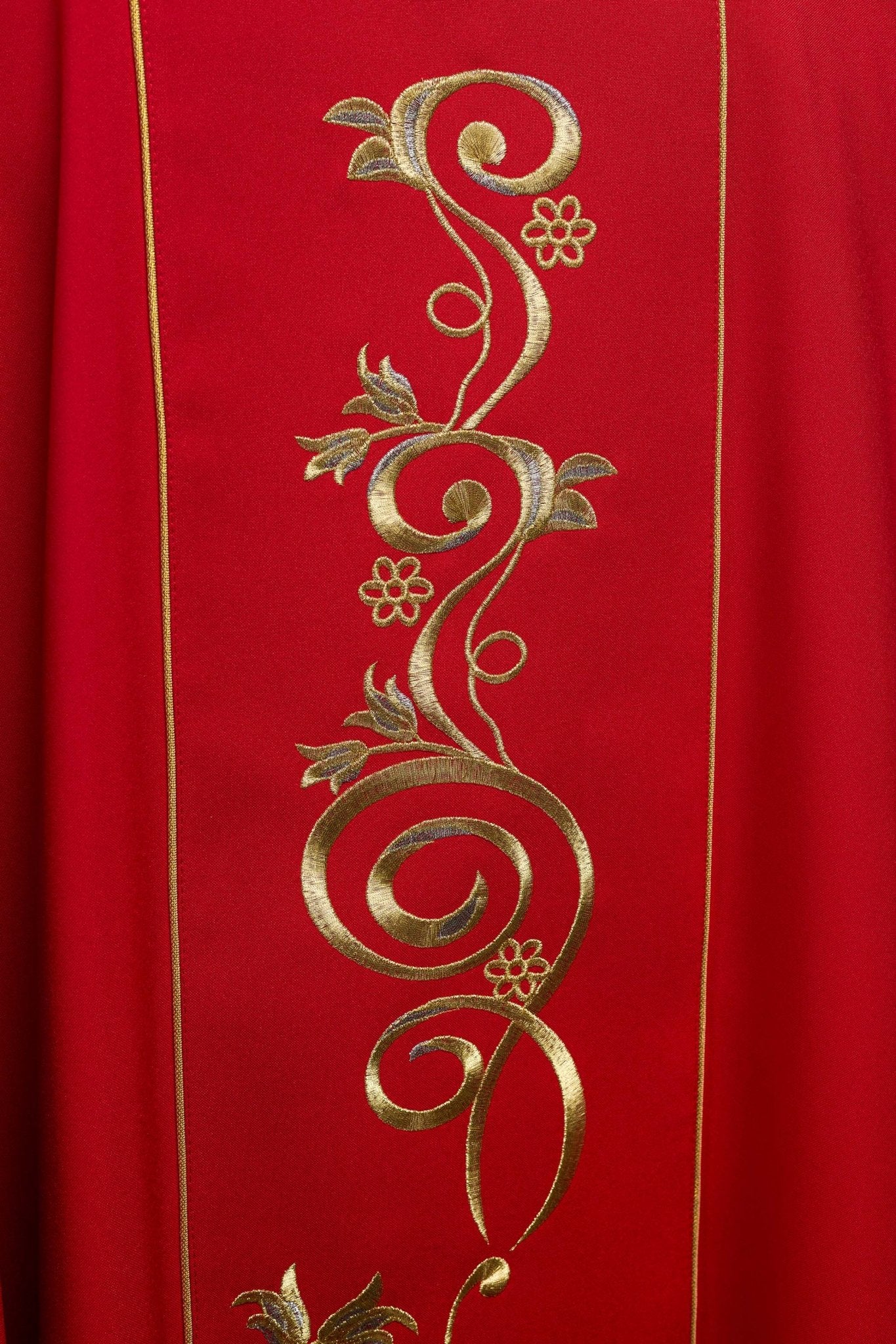 Casulla roja con bordado dorado IHS y adorno floral KOR/031/02/01 CZERWONY - CASULLAS.ES