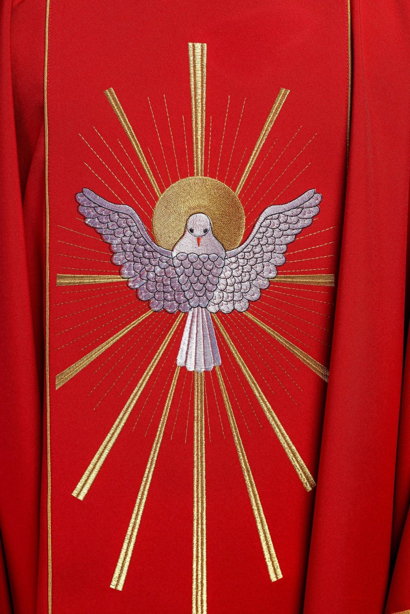 Casulla roja con bordado Espíritu Santo KOR/015/02/01 CZERWONY - CASULLAS.ES
