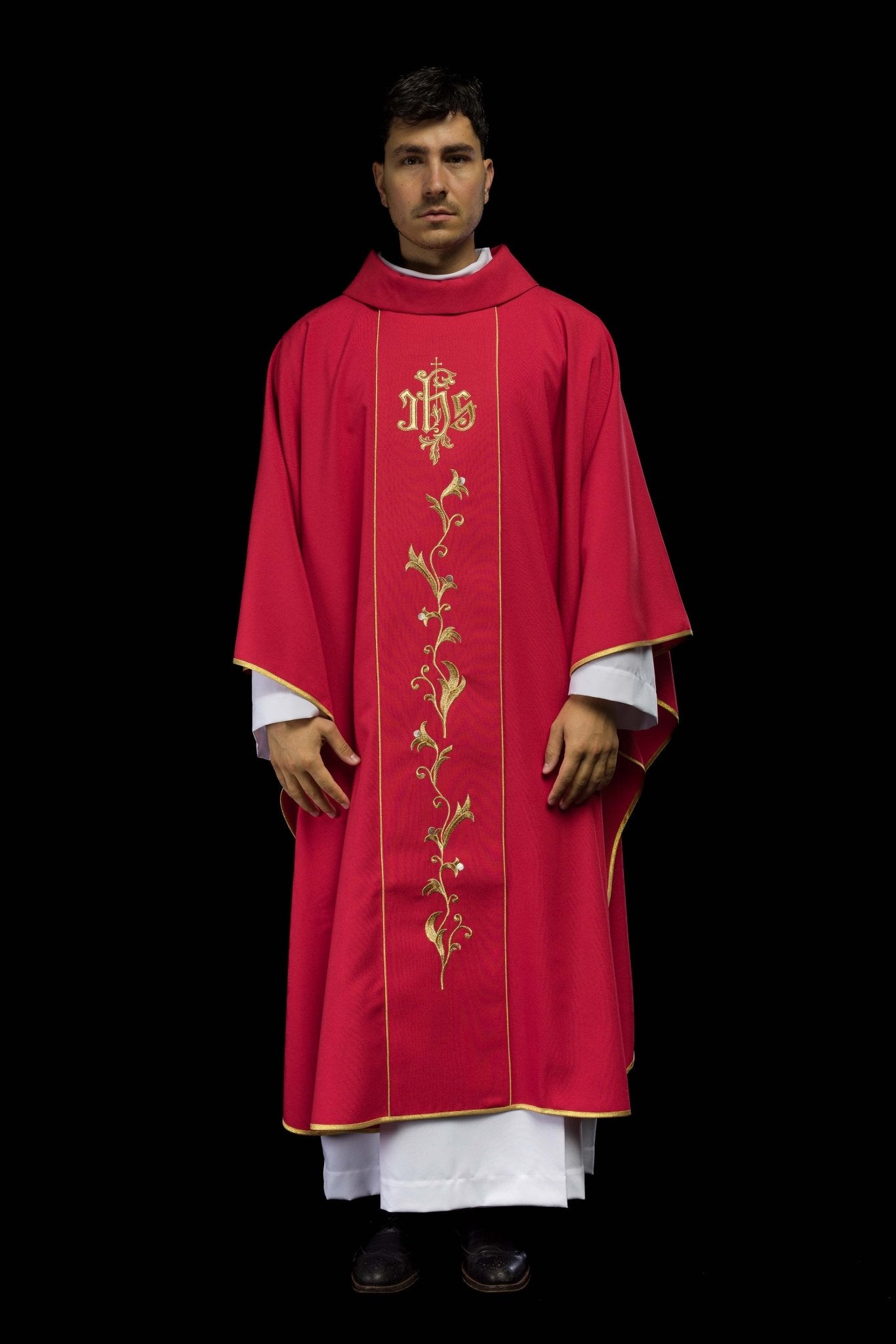 Casulla roja con bordado Floral e IHS KOR/189/02/01 CZERWONY - CASULLAS.ES