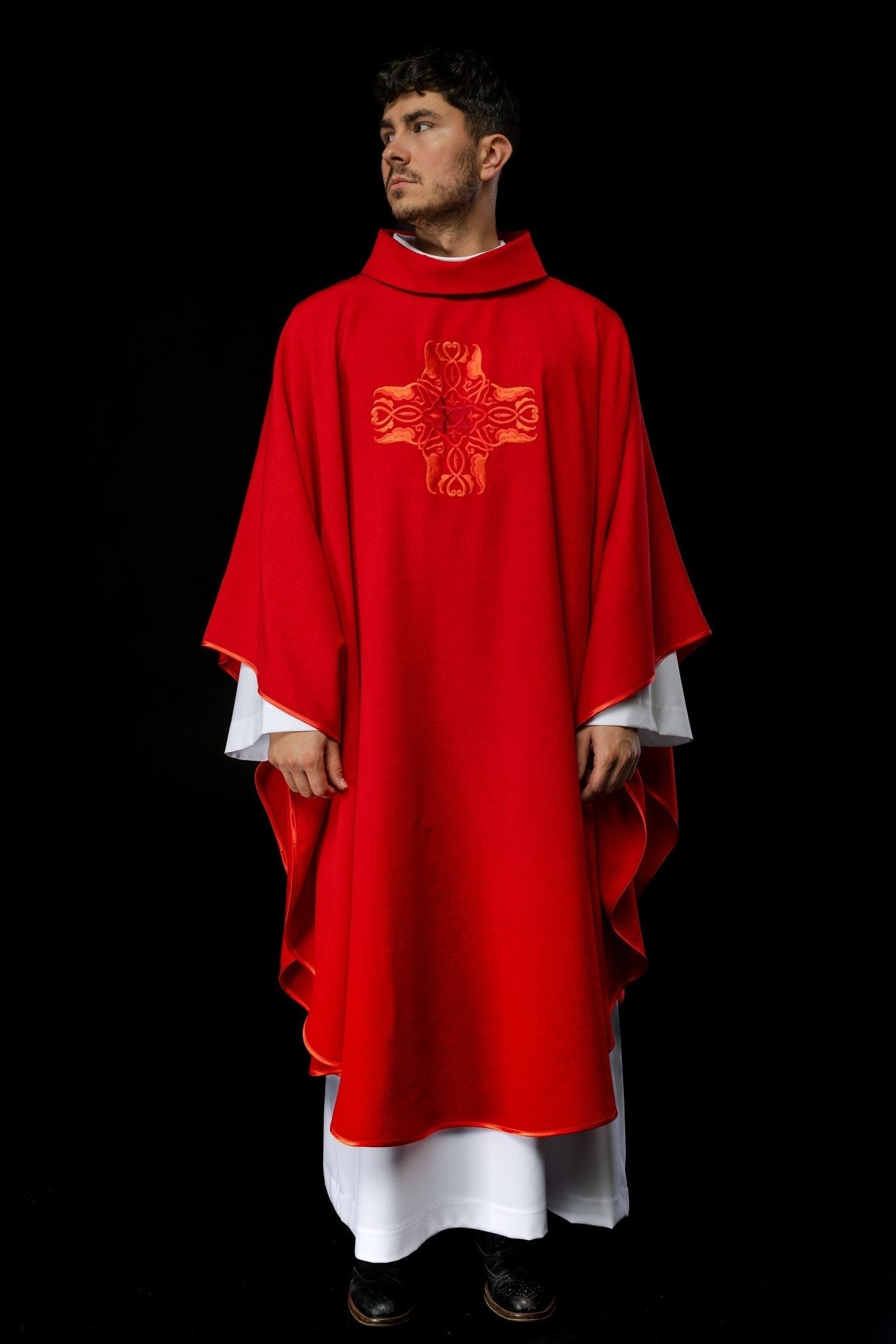 Casulla roja con Cruz bordado HA7035 - 02 CZERWONY - CASULLAS.ES