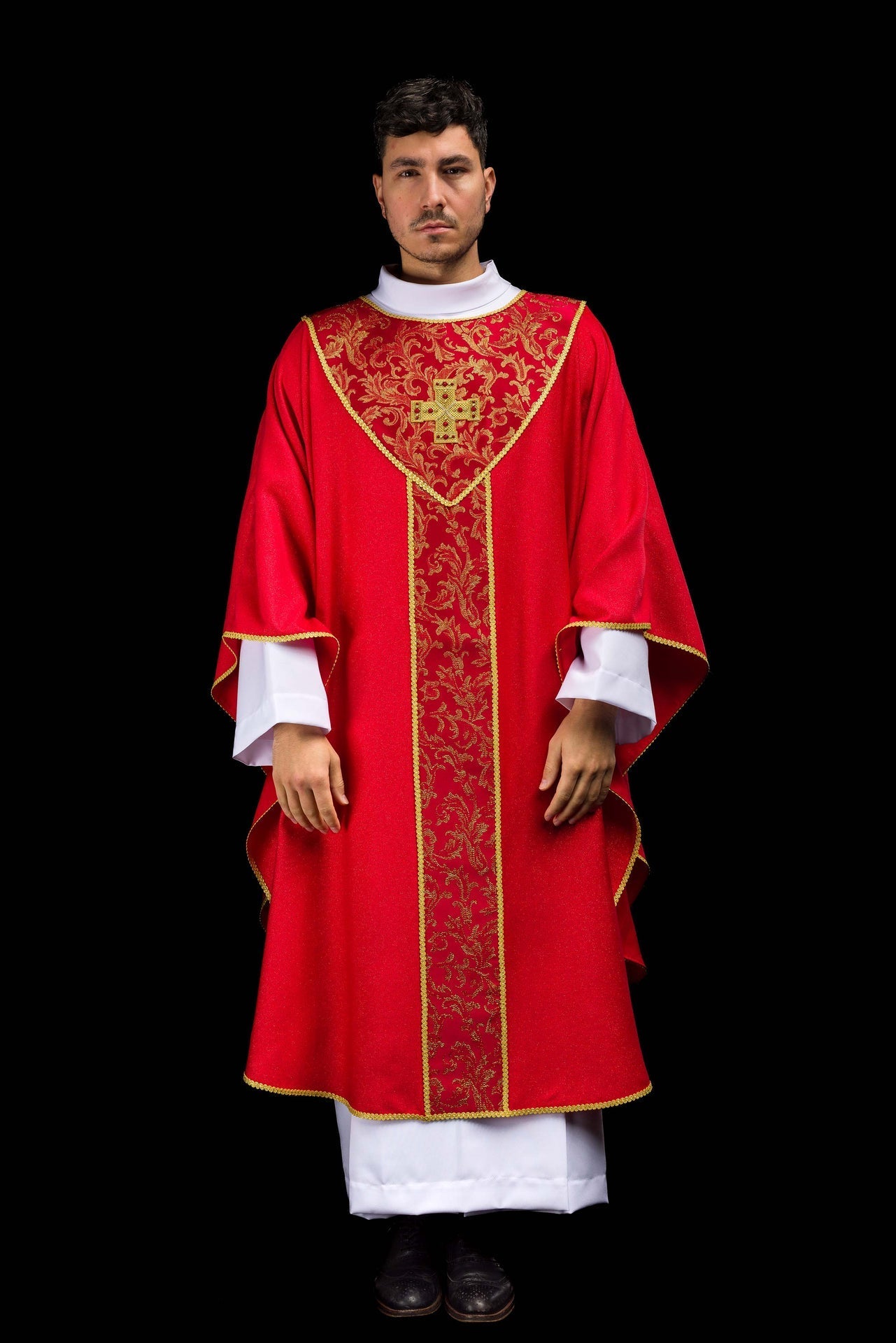 Casulla roja con cruz decorada con tejido jacquard LE/7075/02 - CASULLAS.ES