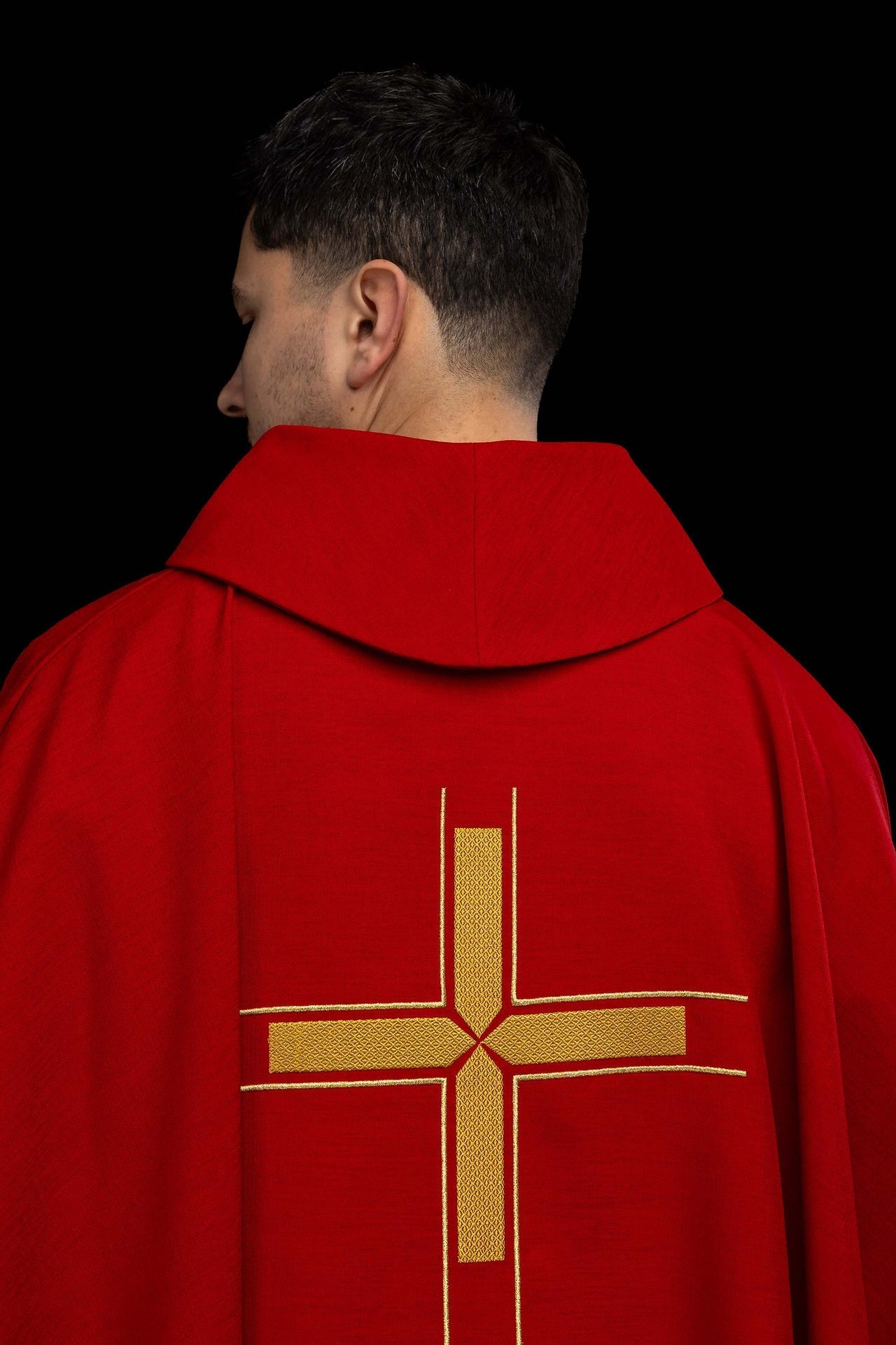 Casulla roja con motivo de cruz bordado LE/7019/02 - CASULLAS.ES