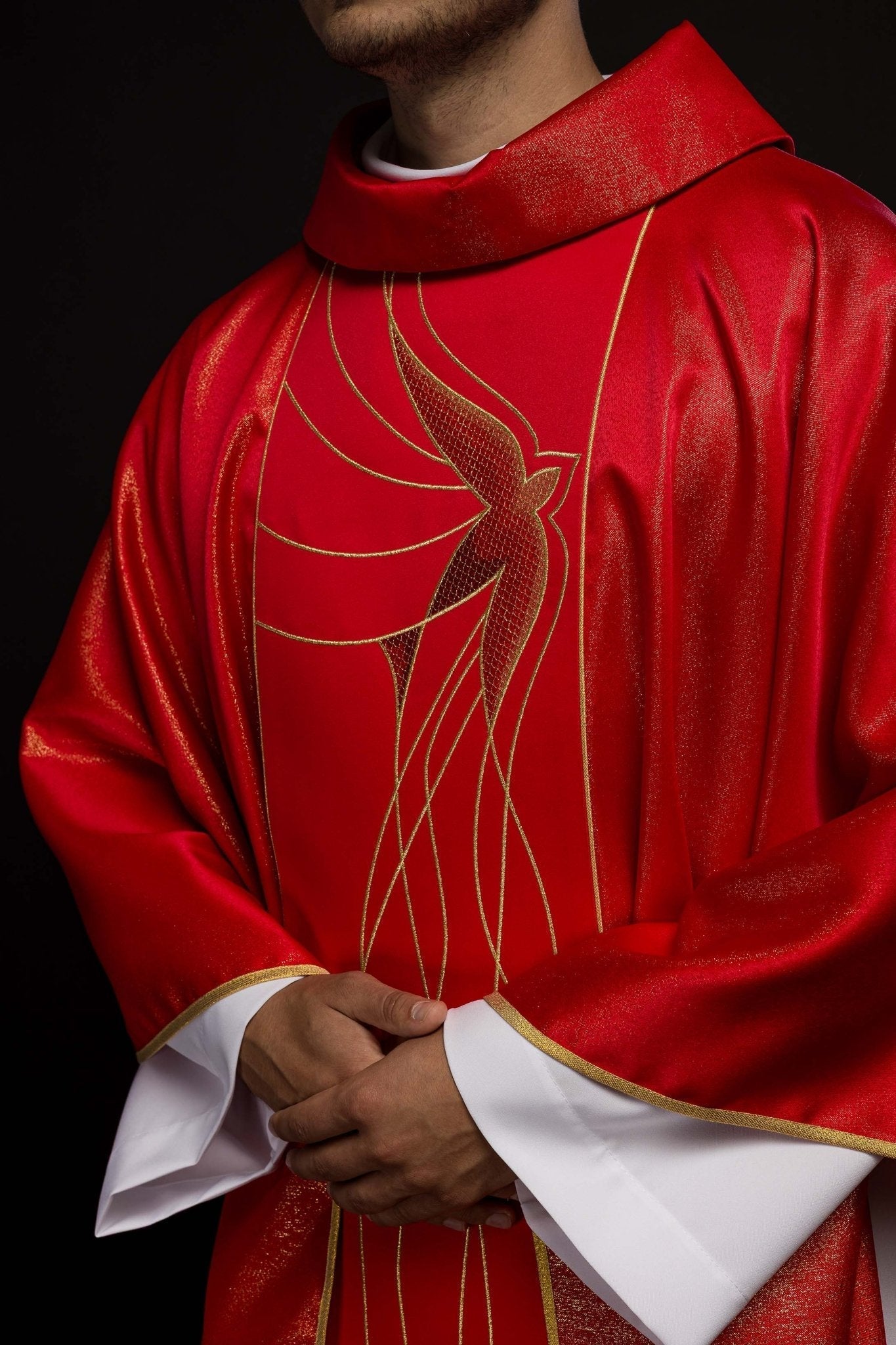 Casulla roja ricamente bordada LE/7015/02 - CASULLAS.ES