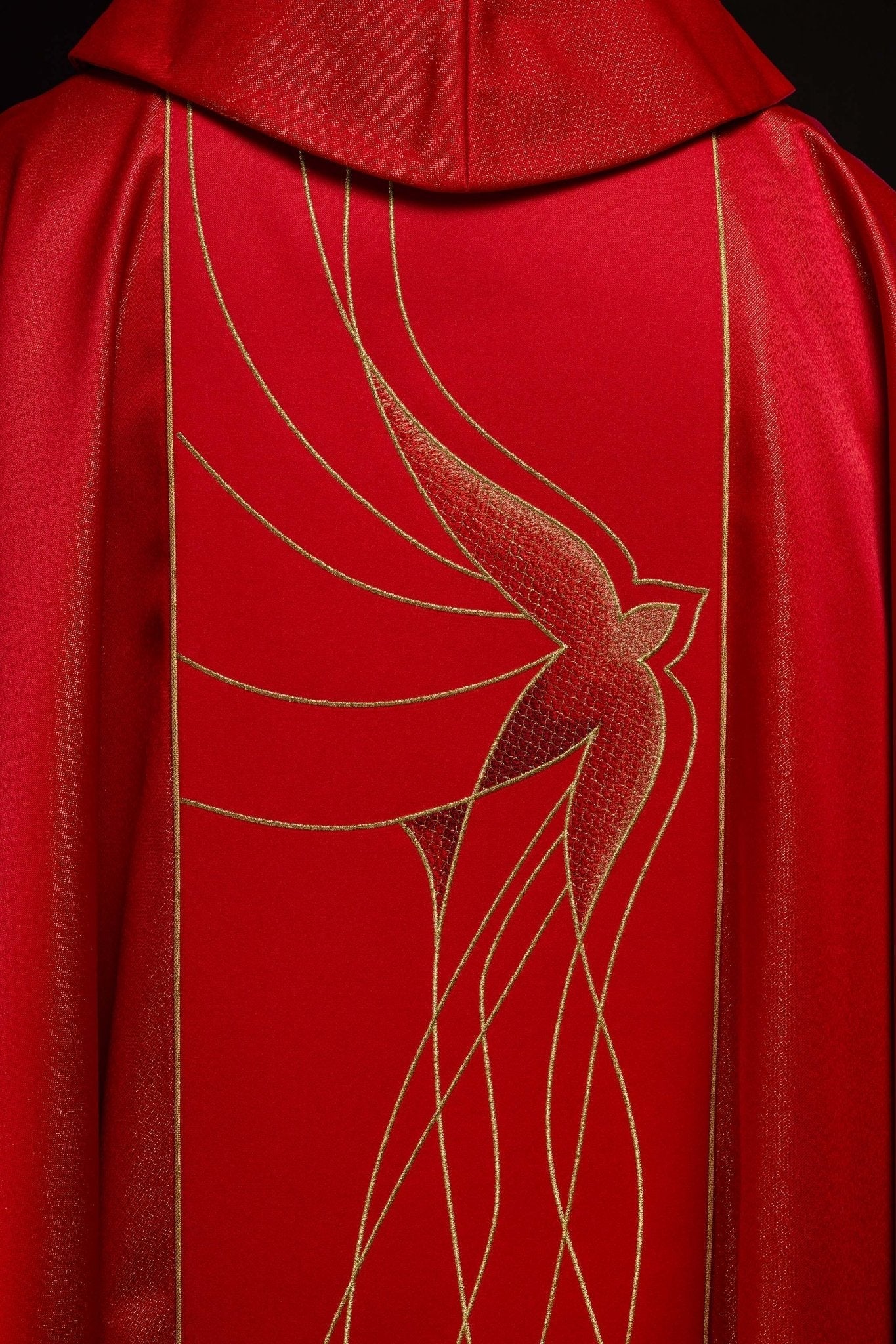 Casulla roja ricamente bordada LE/7015/02 - CASULLAS.ES