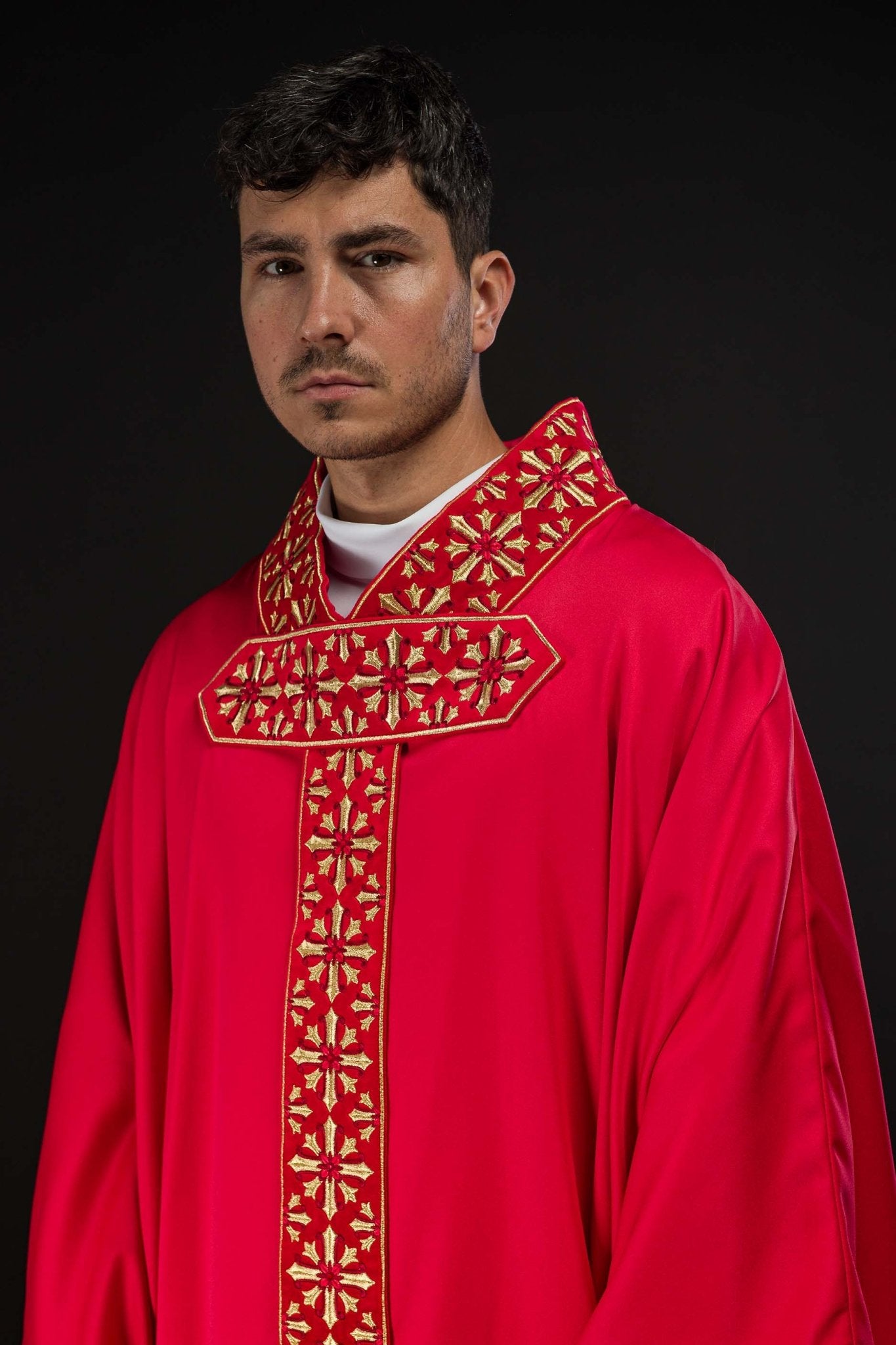 Casulla roja ricamente bordada LE/7026/02 - CASULLAS.ES