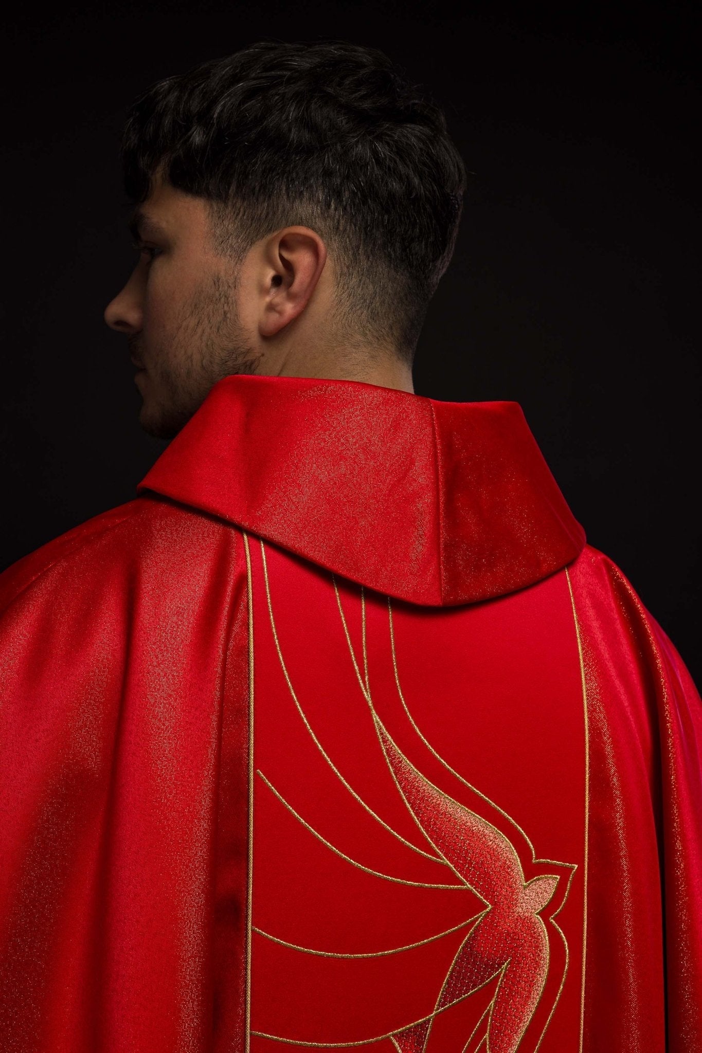 Casulla roja ricamente bordada LE/7015/02 - CASULLAS.ES