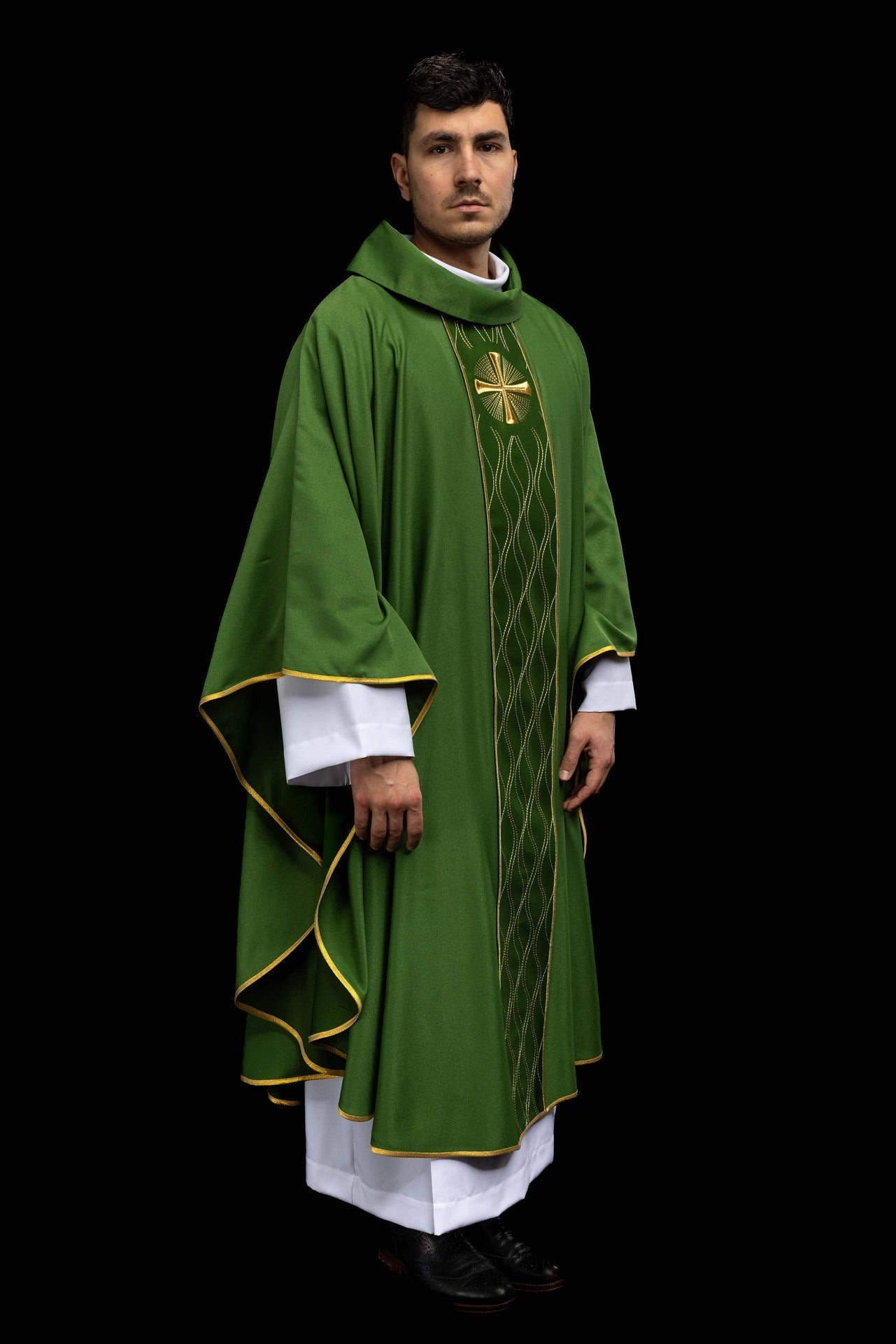 Casulla verde bordada con cruz KOR/277/01/53 - CASULLAS.ES