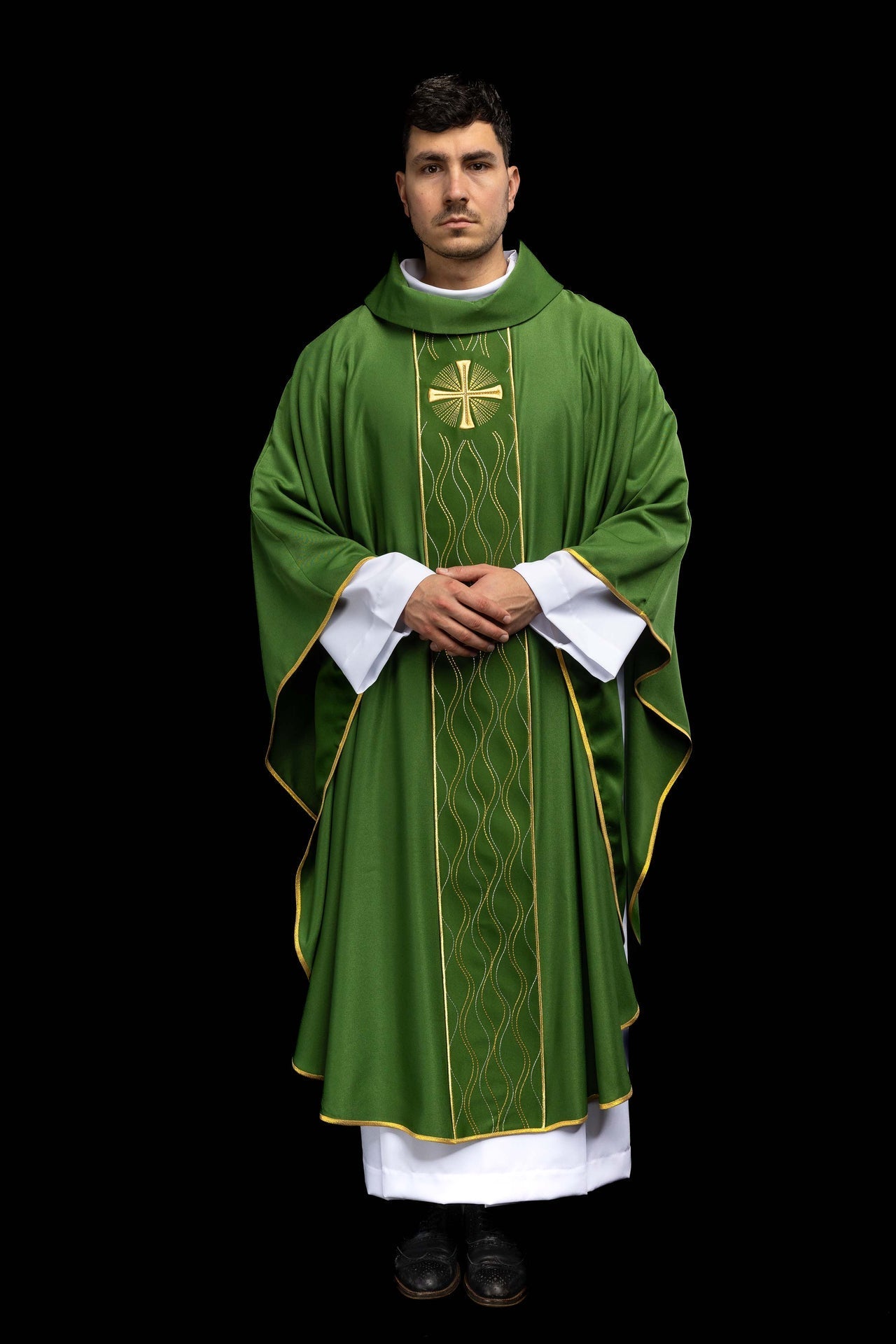 Casulla verde bordada con cruz KOR/277/01/53 - CASULLAS.ES