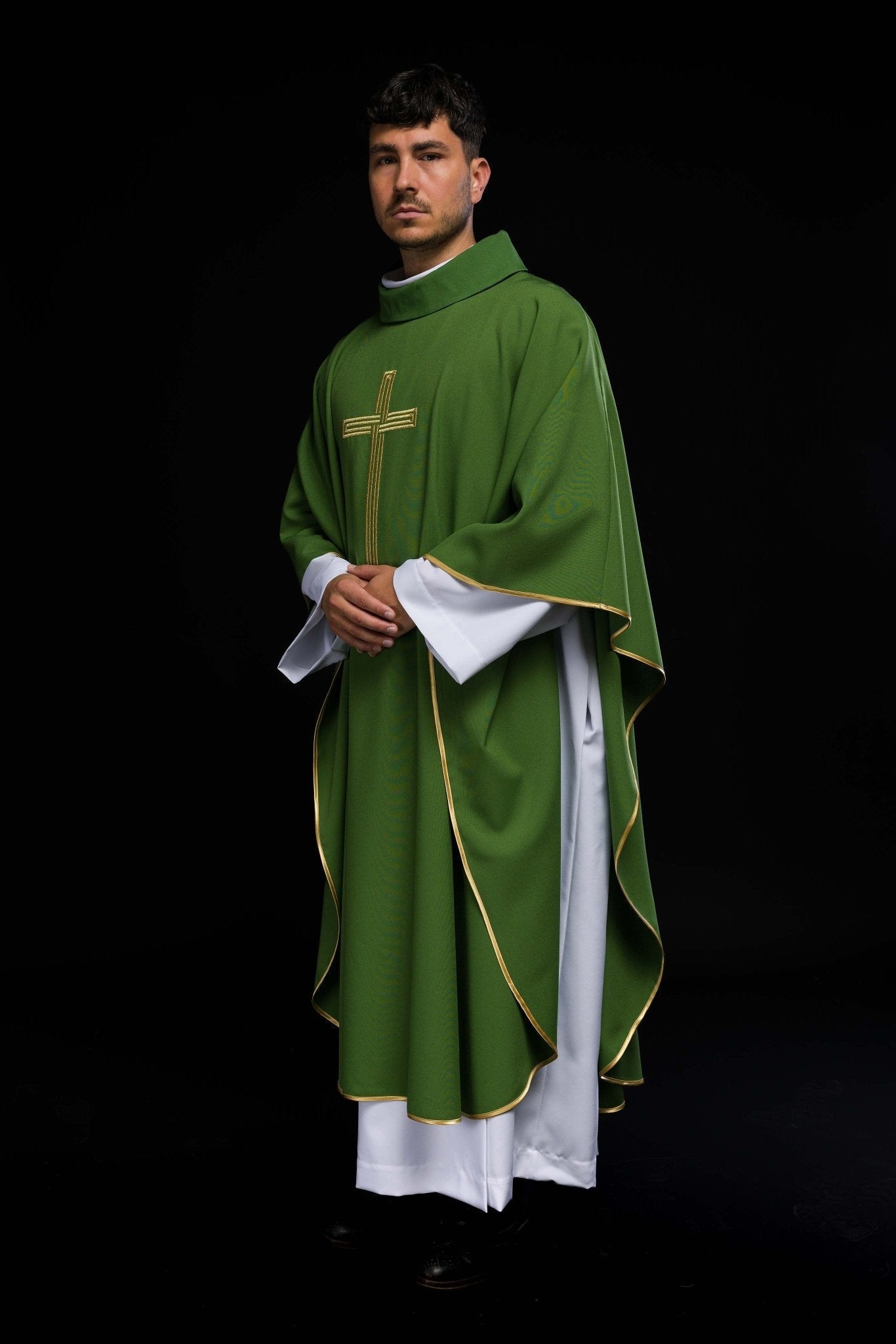 Casulla verde con bordado Cruz KOR/018/01/12 ZIELONY - CASULLAS.ES