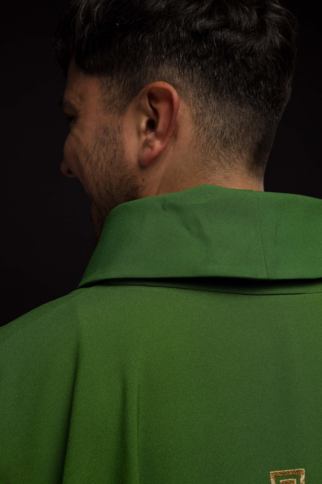 Casulla verde con bordado Cruz KOR/018/01/12 ZIELONY - CASULLAS.ES
