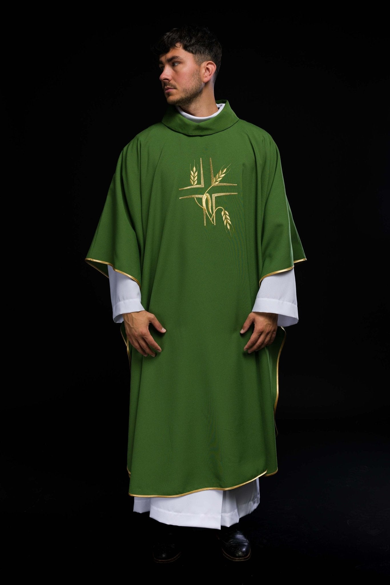 Casulla verde con bordado Cruz y Espigas KOR/016/01/12 ZIELONY - CASULLAS.ES