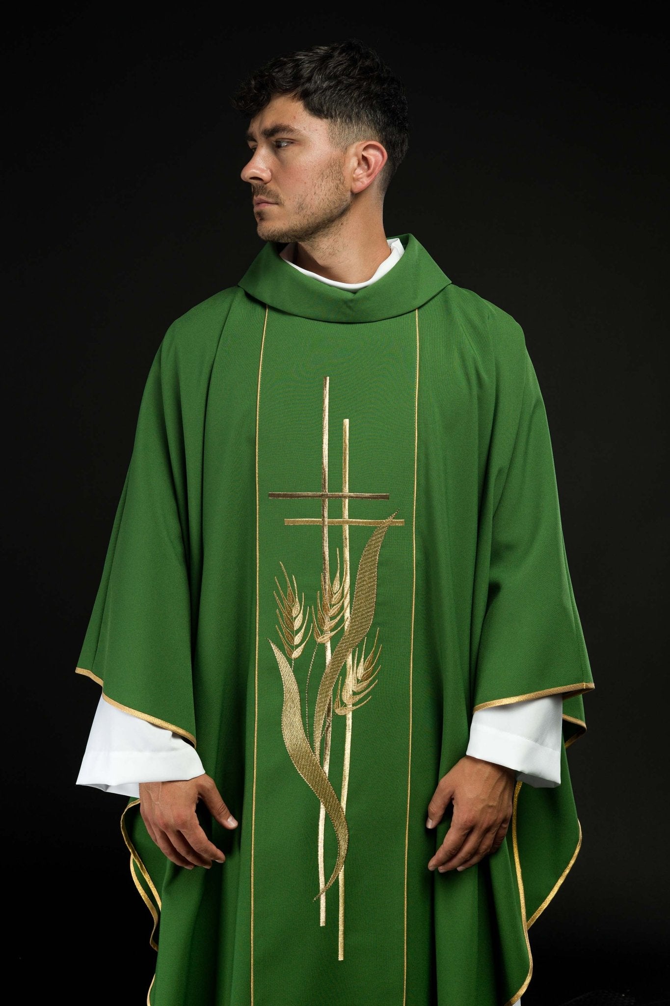 Casulla verde con bordado Cruz y Espigas KOR/114/01/01 ZIELONY - CASULLAS.ES