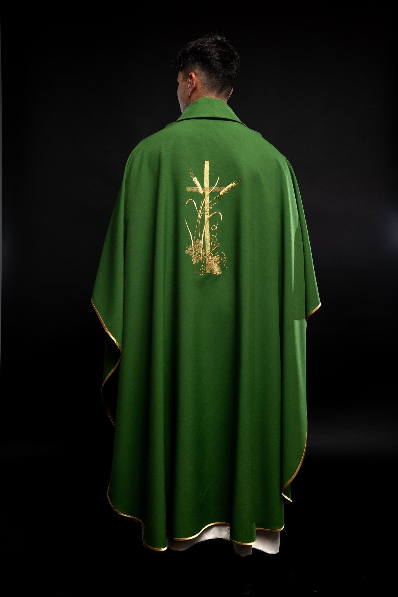 Casulla verde con bordado dorado Cruz KOR/026/01/12 ZIELONY - CASULLAS.ES