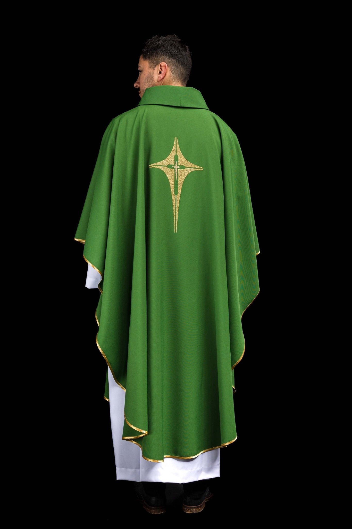 Casulla verde con bordado dorado Cruz KOR/002/01/12 ZIELONY - CASULLAS.ES