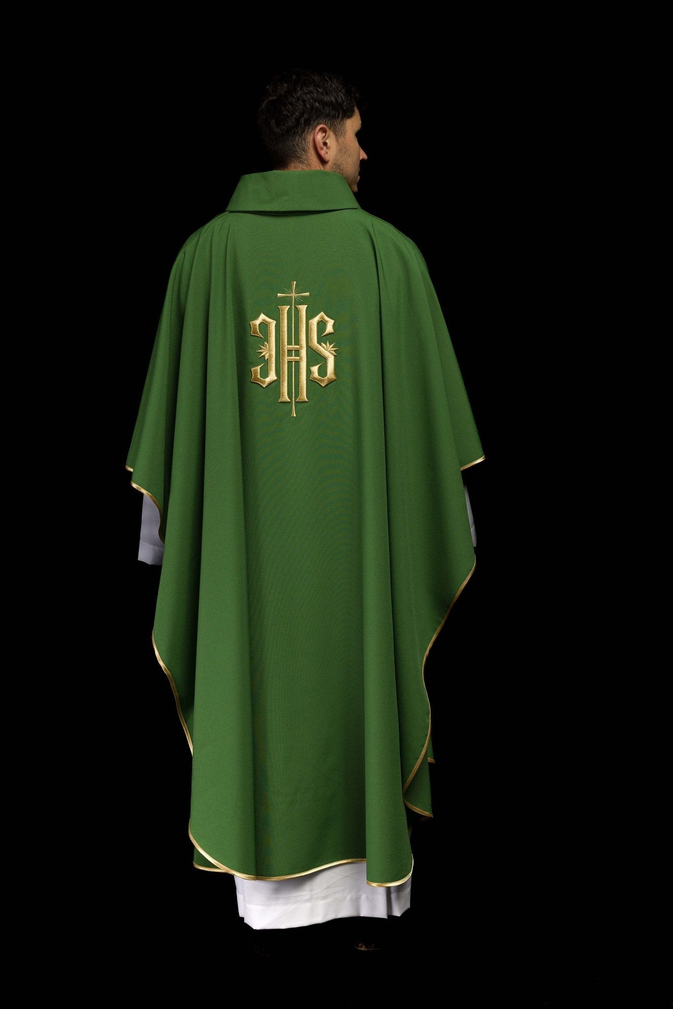 Casulla verde con bordado dorado IHS KOR/010/01/12 ZIELONY - CASULLAS.ES