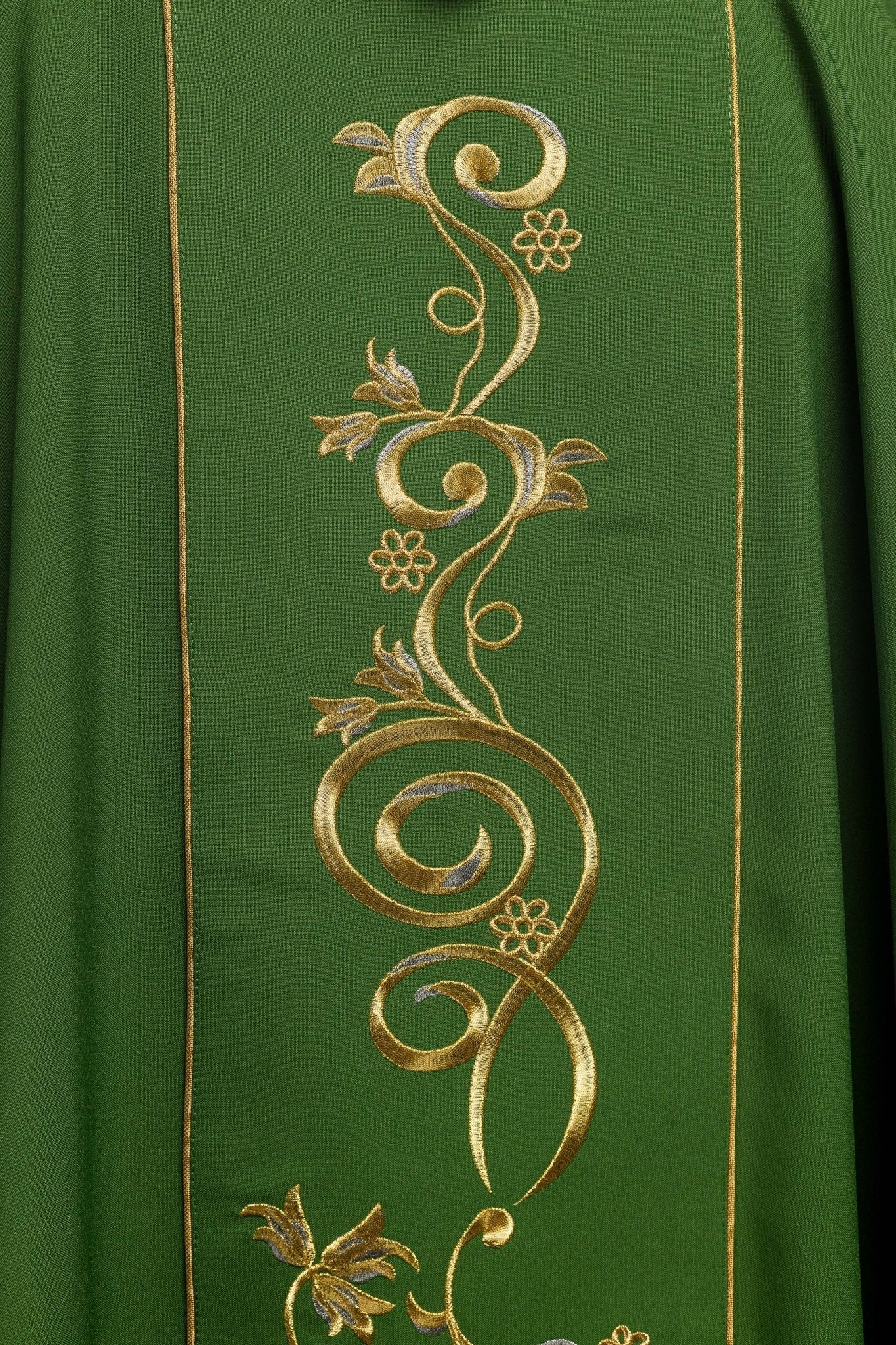 Casulla verde con bordado dorado IHS y adorno floral KOR/031/01/01 ZIELONY - CASULLAS.ES
