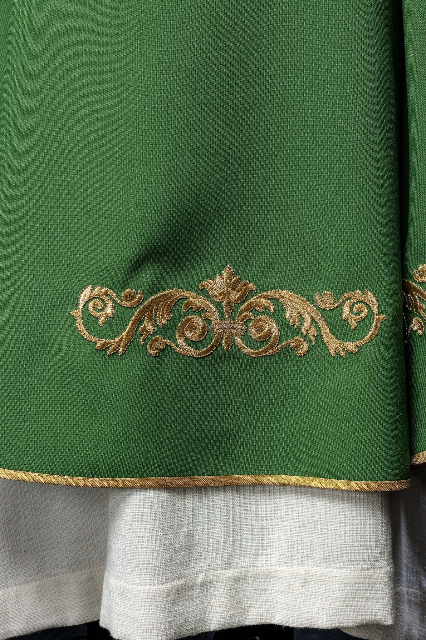 Casulla verde con bordado Floral e IHS KOR/157/01/01 ZIELONY - CASULLAS.ES