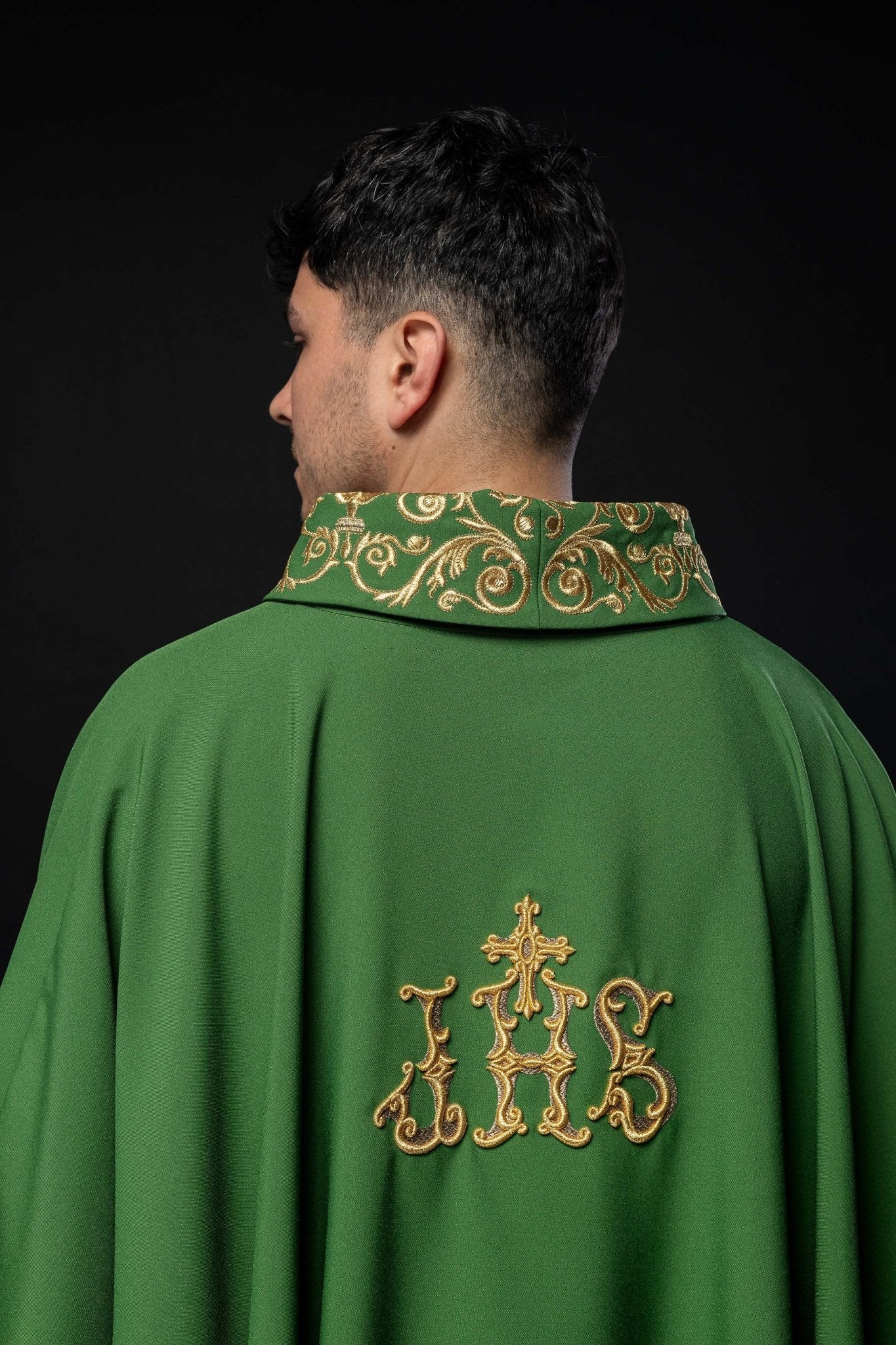 Casulla verde con bordado Floral e IHS KOR/157/01/01 ZIELONY - CASULLAS.ES