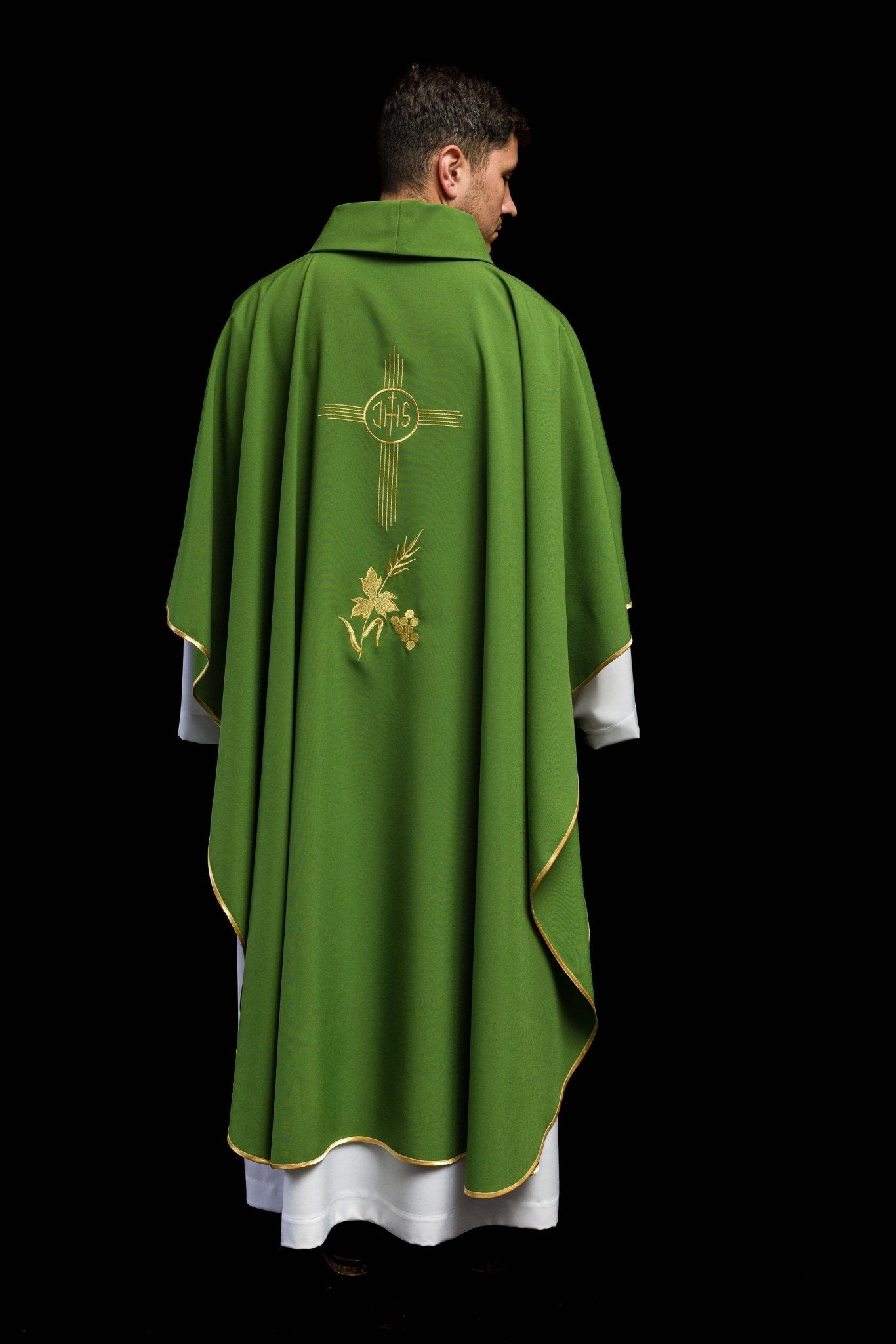 Casulla verde con bordado IHS KOR/003/01/12 ZIELONY - CASULLAS.ES