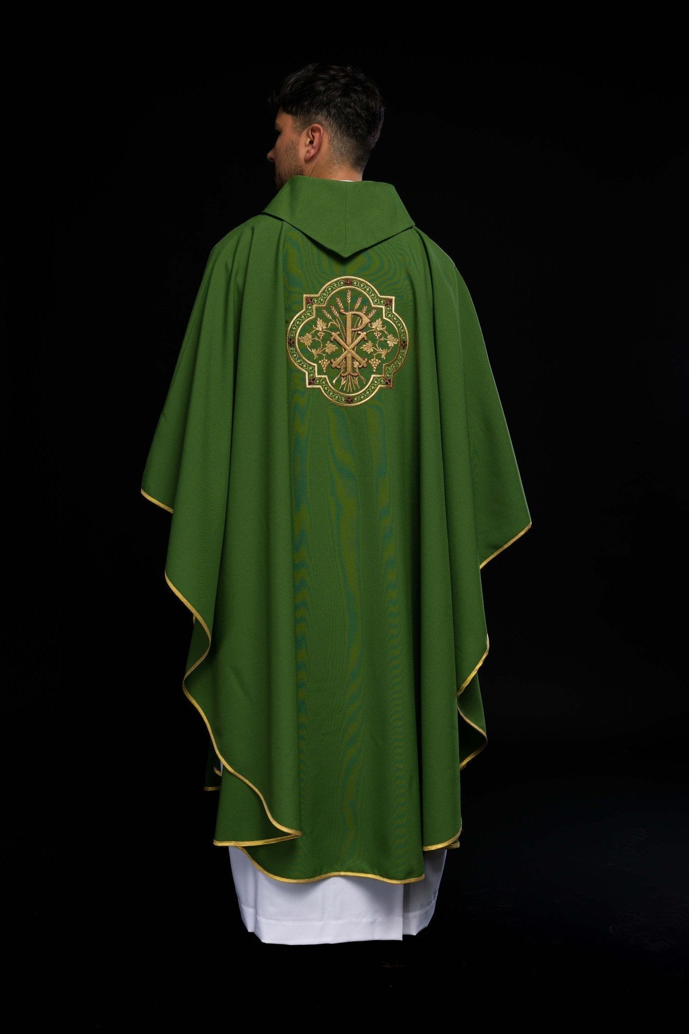Casulla verde con bordados IHS y PAX KOR/119/01/01 ZIELONY - CASULLAS.ES