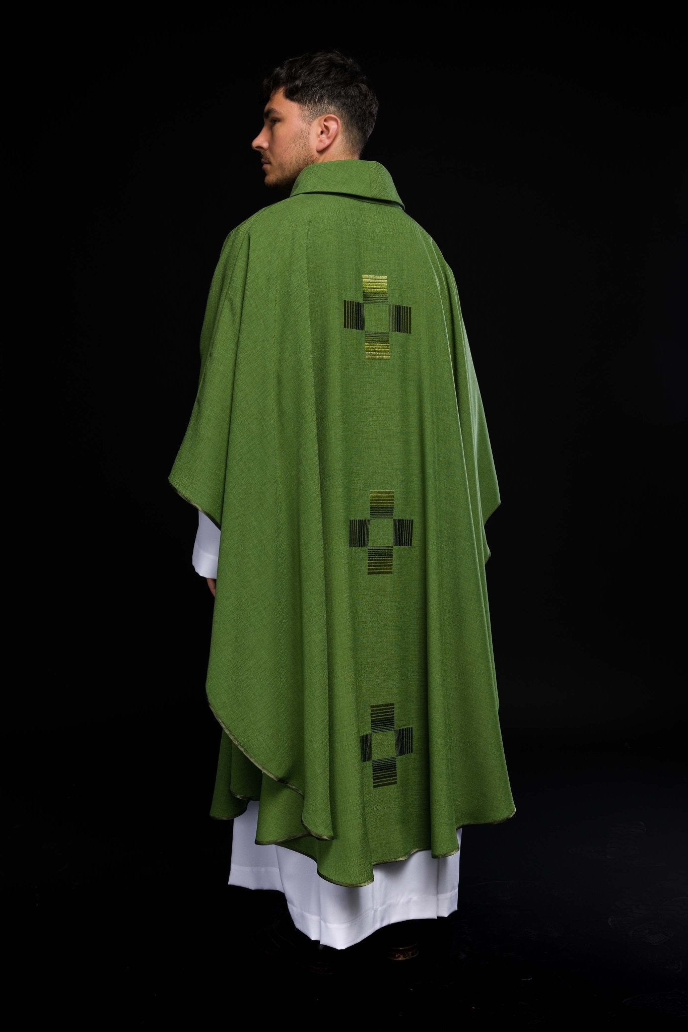 Casulla verde con cruces bordadas HA7033 - 01 ZIELONY - CASULLAS.ES