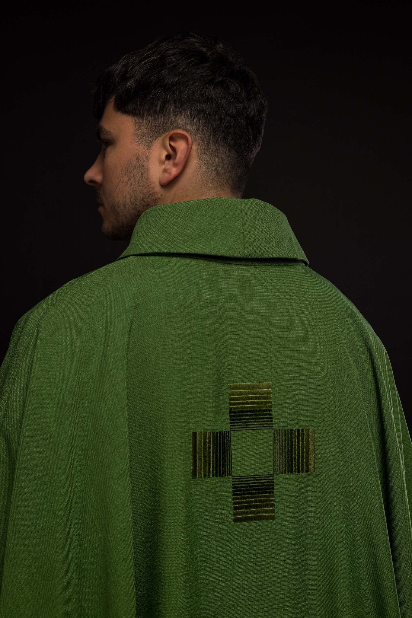Casulla verde con cruces bordadas HA7033 - 01 ZIELONY - CASULLAS.ES
