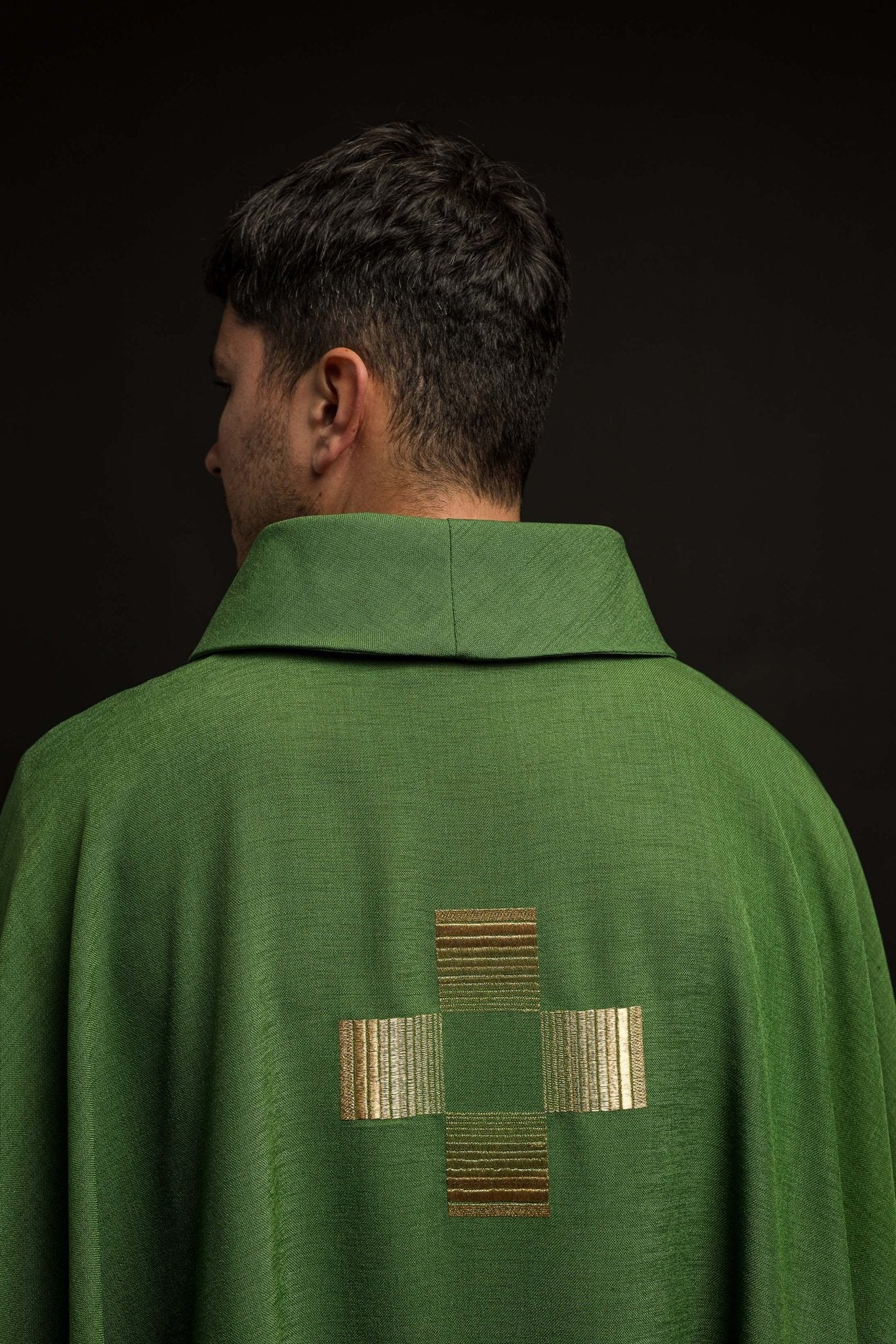Casulla verde con Cruces bordadas HA7011-01 ZIELONY - CASULLAS.ES