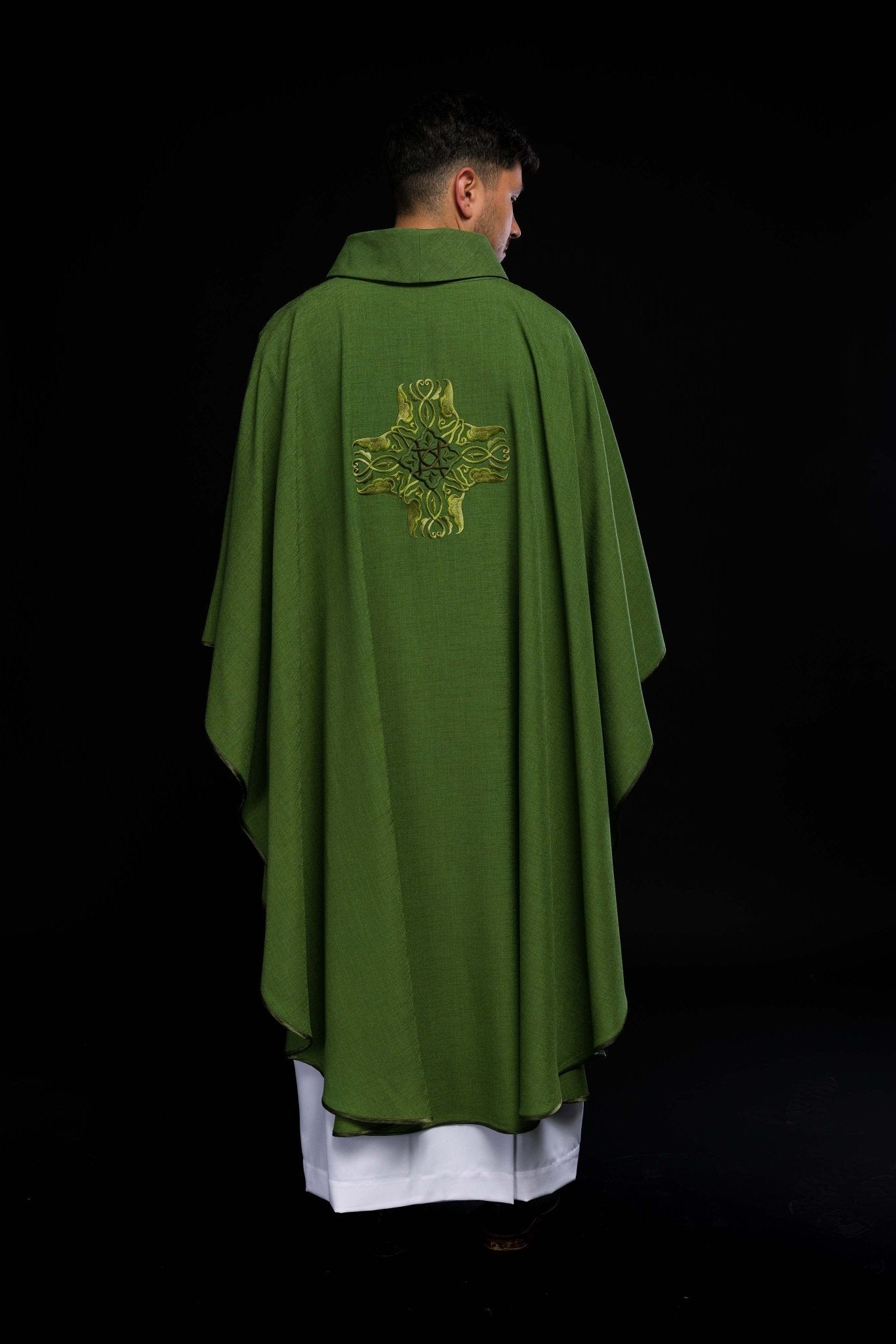 Casulla verde con Cruz bordado HA7035 - 01 ZIELONY - CASULLAS.ES